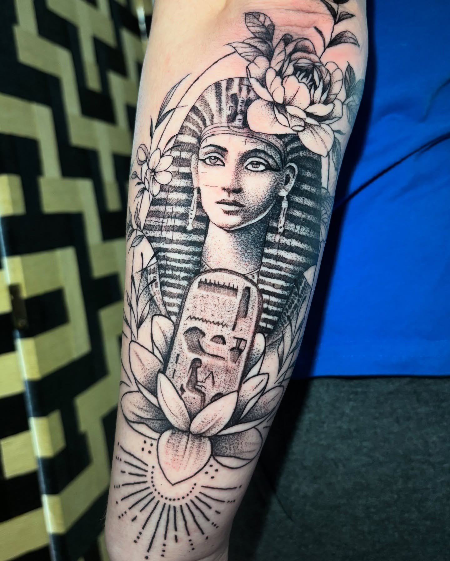 Hatshepsut for Julie! You should definitely look up the story of Hatshepsut, it’s pretty cool. Also, adding trip to Egypt to my bucket list after hearing all the stories. Thanks always for the trust, Julie!
.
Done at @mehndiandmarked
@neogrips