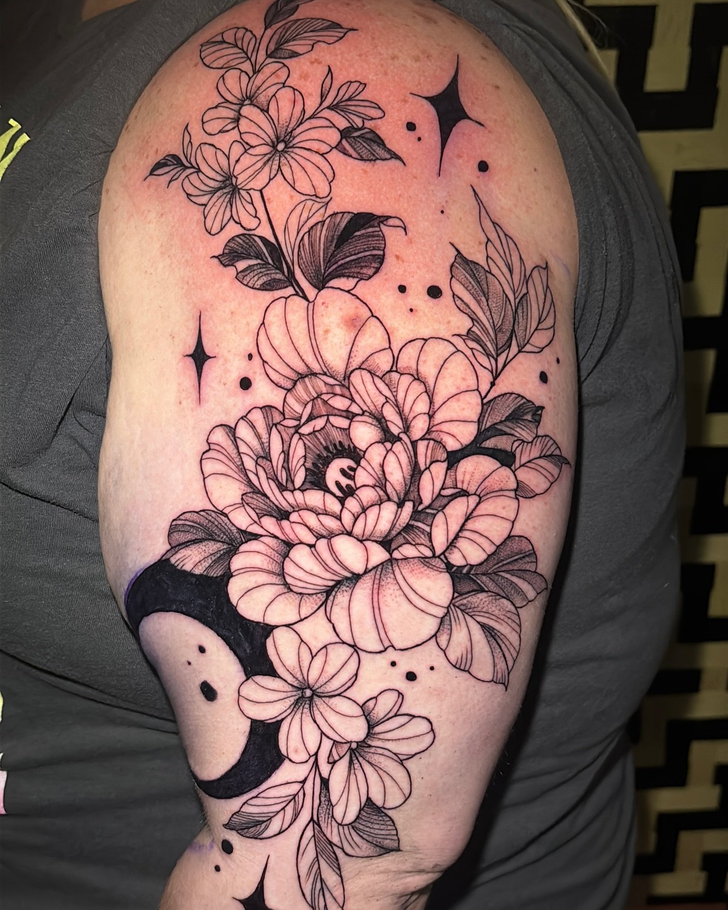 The state flower of Indiana and one of my favorites to tattoo. The Peony! Got to do this one on my cousin and really love how it came out! Thanks Jordyn!
.
Will do floral all day! Fill out the form in my bio to book! I only have a few days left in Ap
