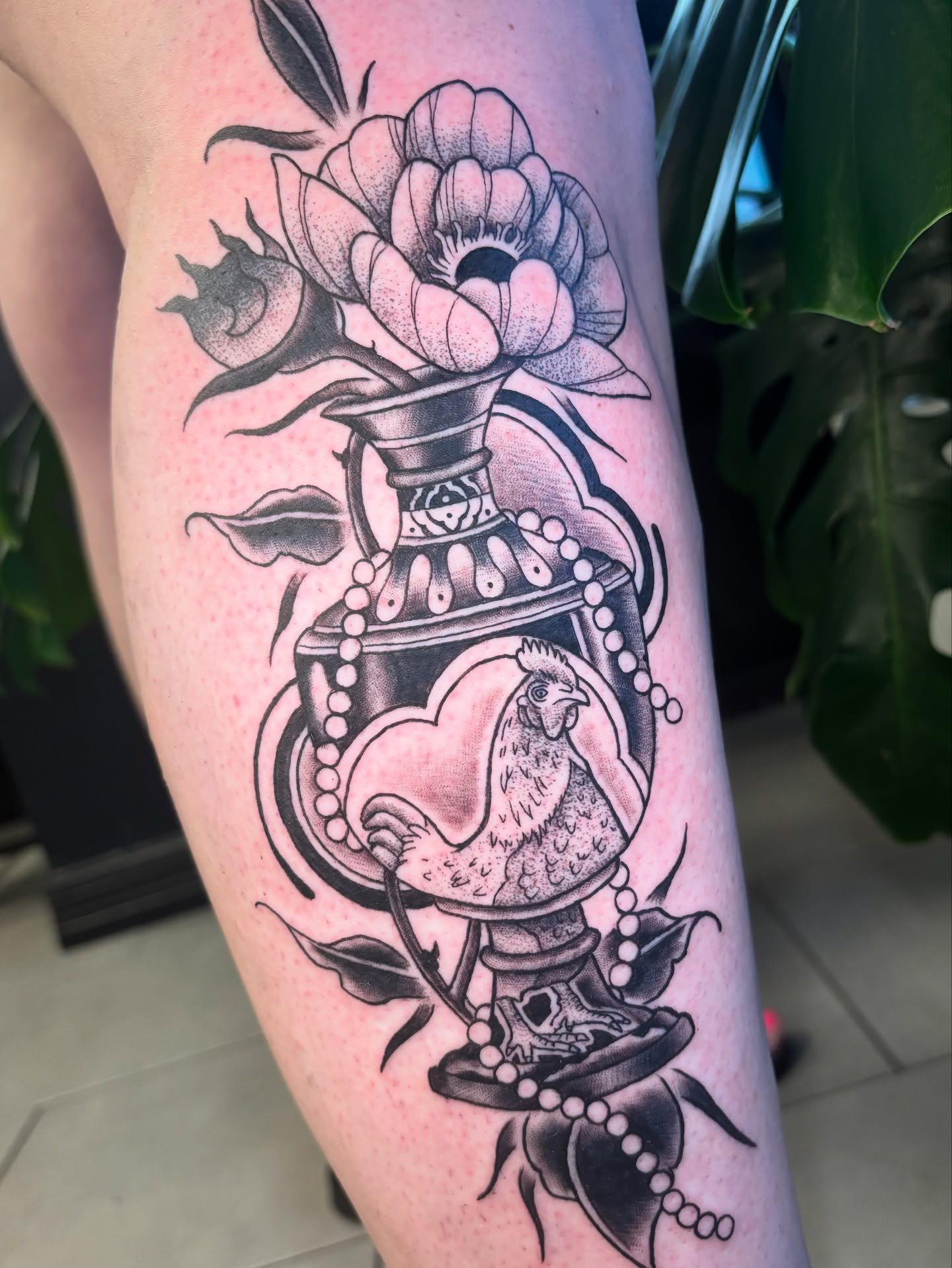 Chicken in a vase for the amazing Heather!
Thanks so much for your continued trust. Really love how this came out.
.
Booking Sept, Oct, and Nov in St. Petersburg.
Fill out the form in my bio to book.
.
Thanks for looking 🤙
#stpeteartist #stpetetat