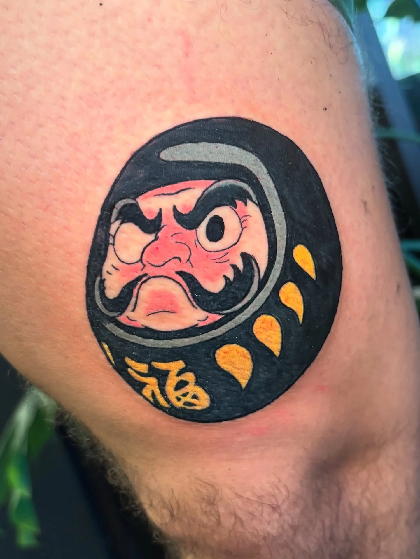 Daruma doll and Flame Flame fruit for my boy Nate! Thanks always dude. I loved doing these!
.
Done at @electricgoldtattooco
Booking Oct/Nov at @electricgoldtattooco
Booking December at @blessedtattoostudio317
.
Thanks for looking 🤙
#stpeteartist