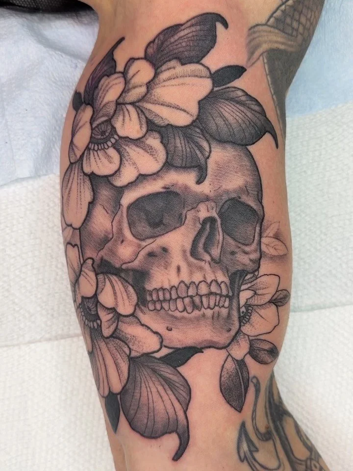 Skull and floral for my long time client Kristina! It was great seeing you again, thanks for coming and getting a banger!
.
Booking May and June at @blessedtattoostudio317 in Indianapolis
Booking late June through August at @electricgoldtattooco in S