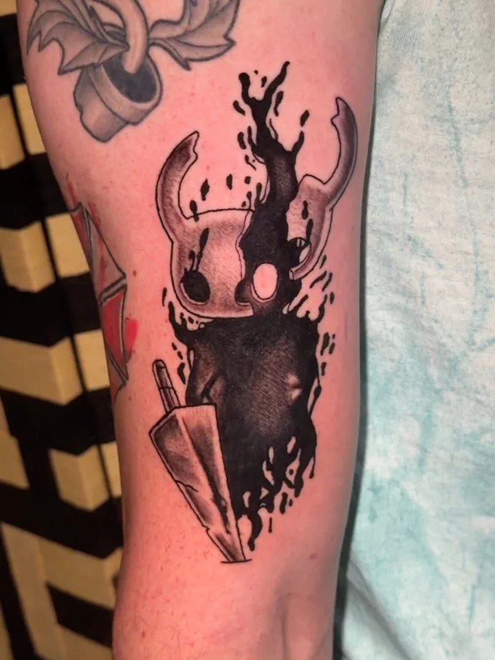 Hollow Knight for my boy Sean.
So happy with how this came out. Great game, hard as hell. What&rsquo;s your favorite video game?
.
Would love to go more video game tattoos.
Booking June-August at @electricgoldtattooco 
Will be posting Indianapolis da