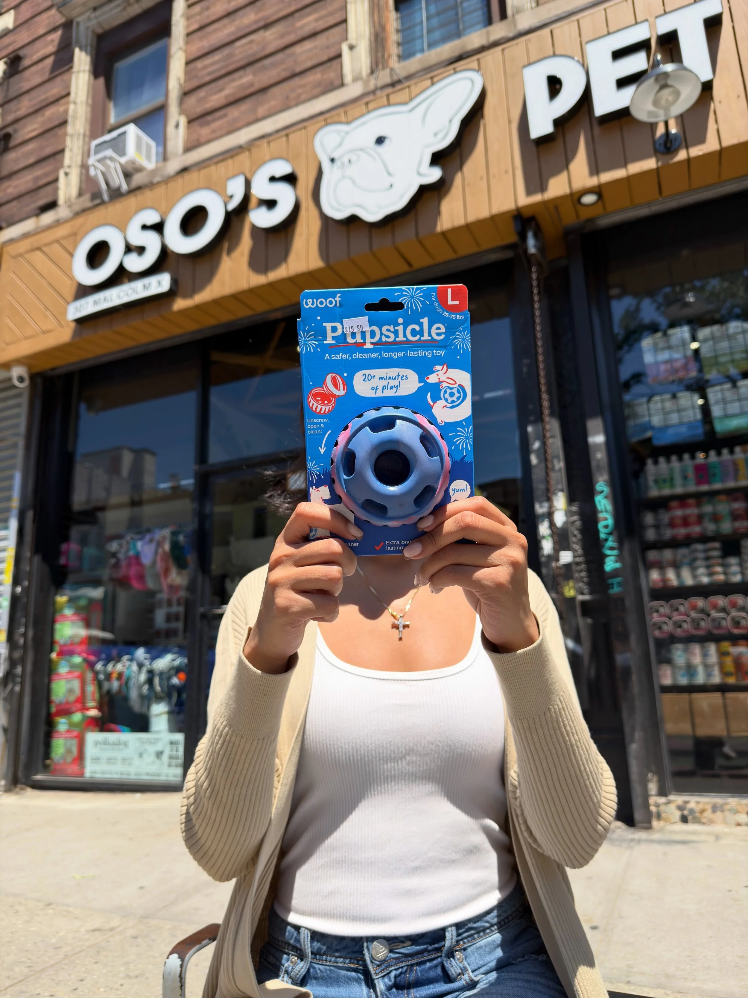 Employee picks up the day 🛍️✔️ #osospets #bedstuybuys #localpetshop #petneeds
