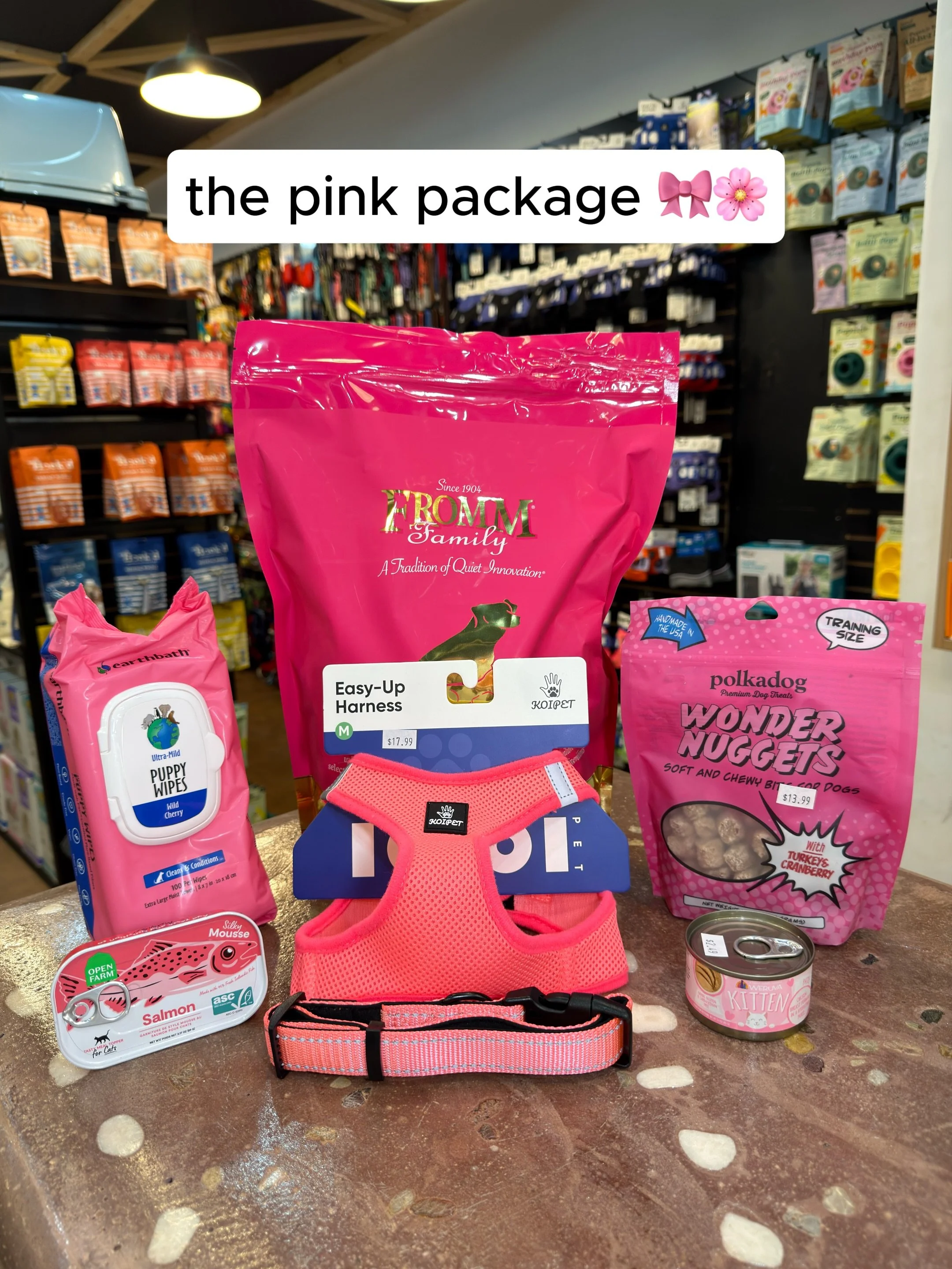 For our pink lovers 🎀🍬👚 #osospets #ososbuys #pinkmerch #petstuff