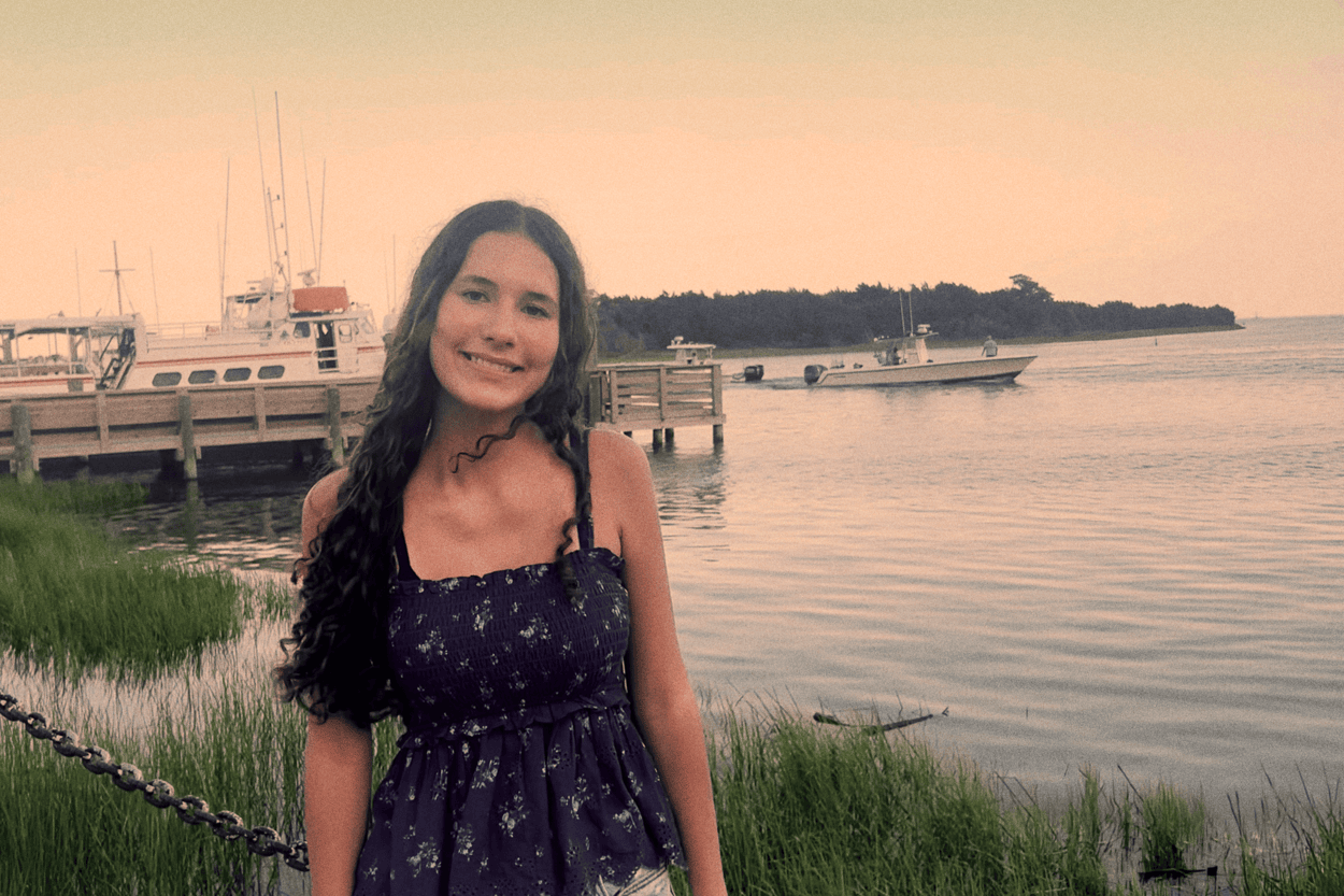 Beliz Zolnik stands in front of a harbor.