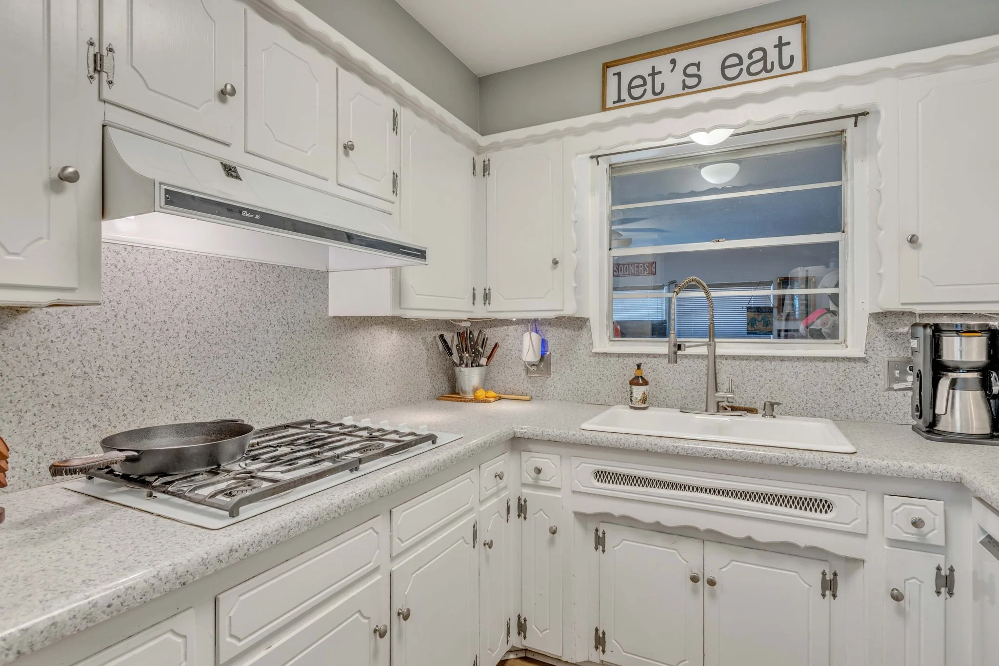 12-web-or-mls-4405 54th-12.jpg