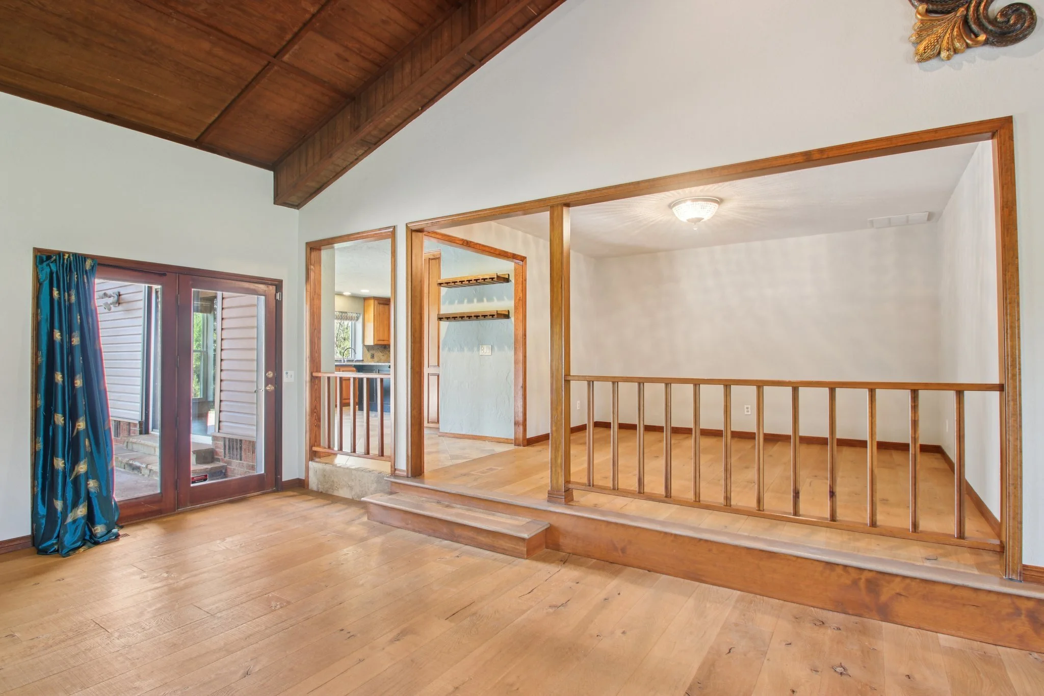 11-web-or-mls-Marie Dr-S0210-011.jpg