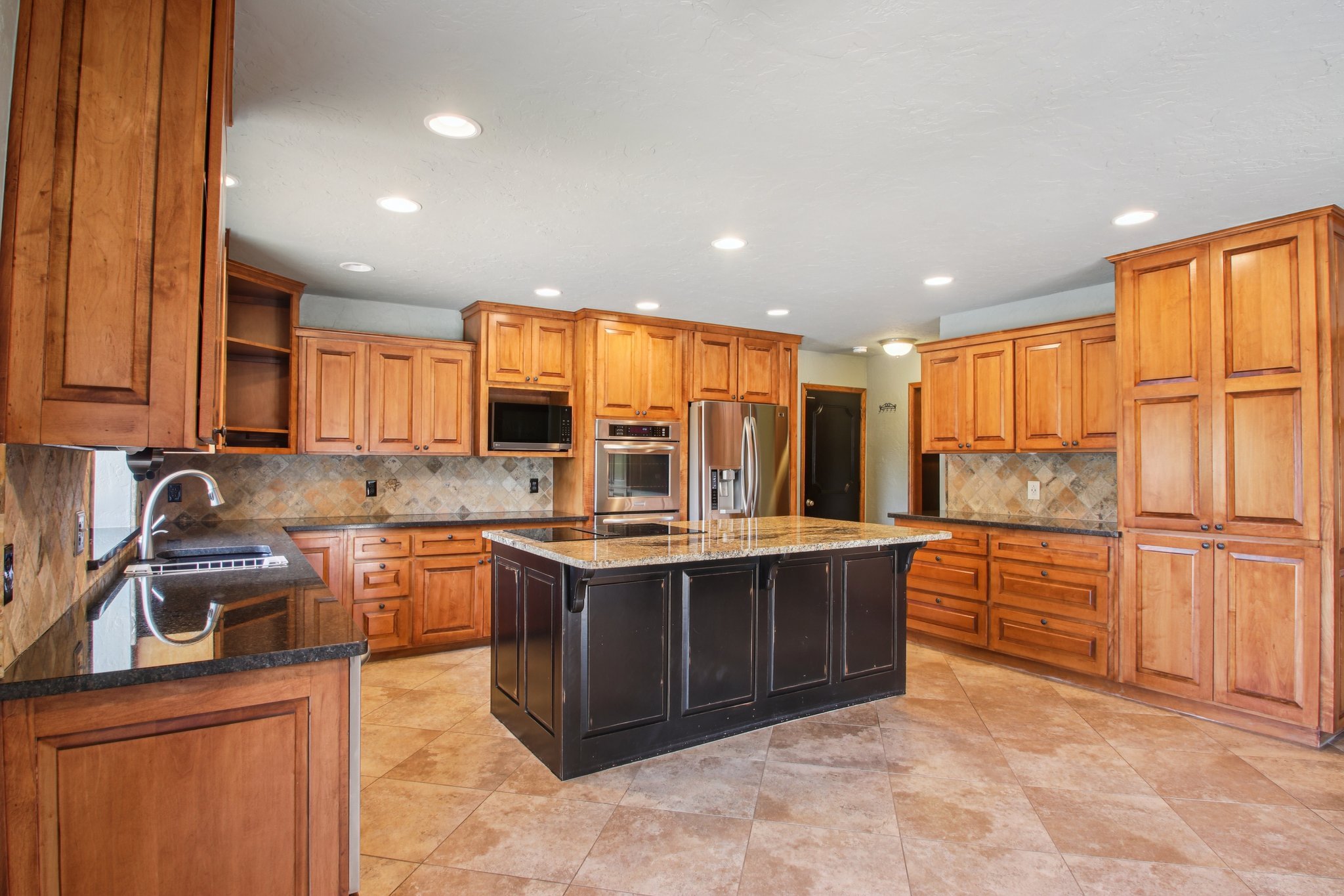 17-web-or-mls-Marie Dr-S0210-017.jpg