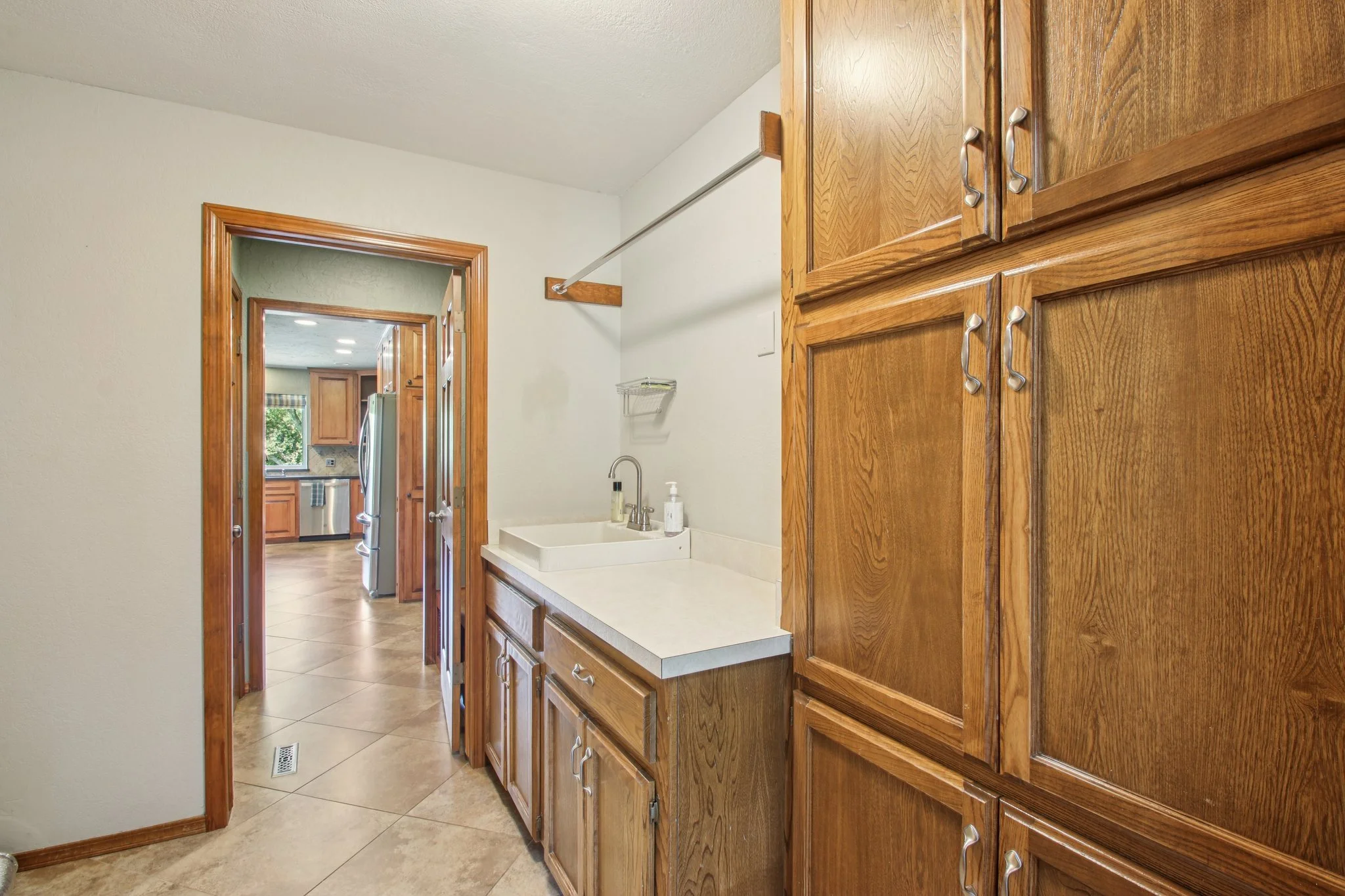 21-web-or-mls-Marie Dr-S0210-021.jpg