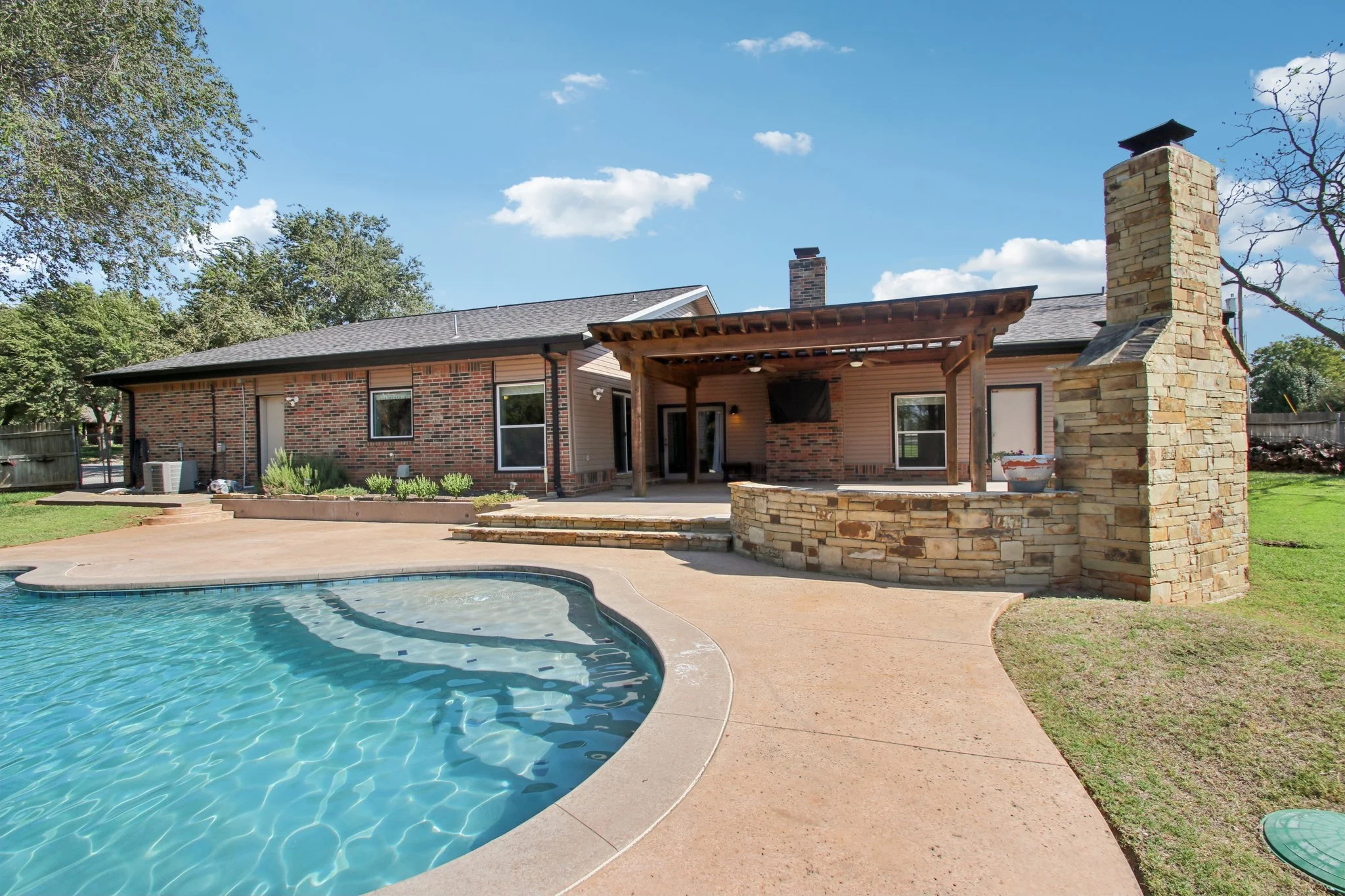 45-web-or-mls-Marie Dr-S0210-045.jpg