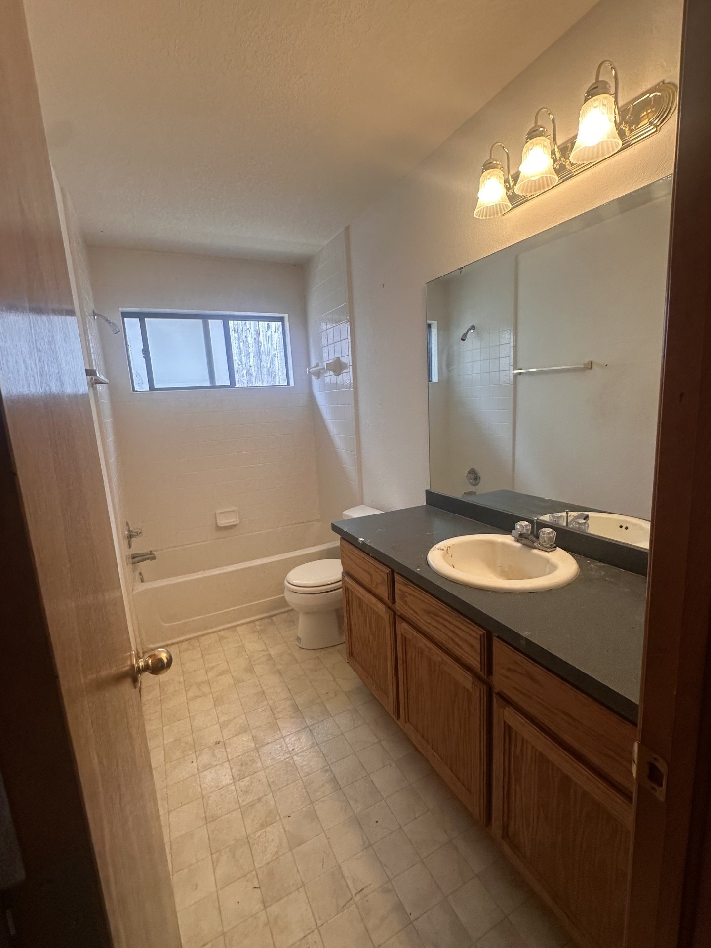 Bathroom 4.jpg