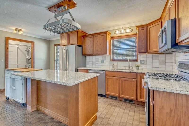 10-2219 Pleasantview-10.jpg