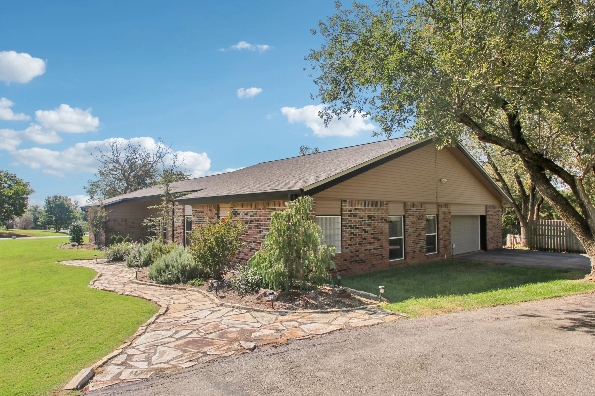 3-web-or-mls-Marie Dr-S0210-003.jpg