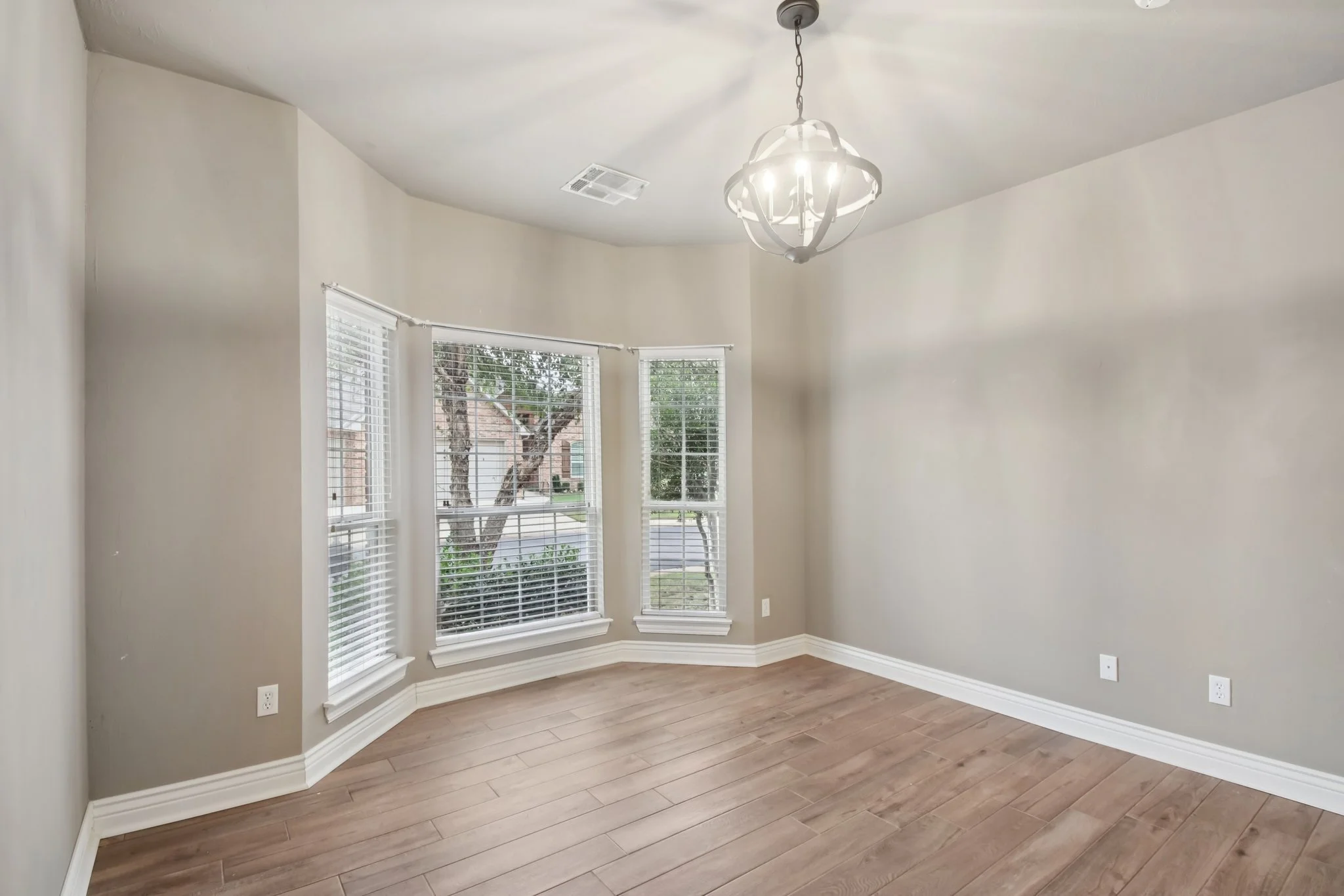 28-web-or-mls-Jefferson Ln-S2810-028.jpg