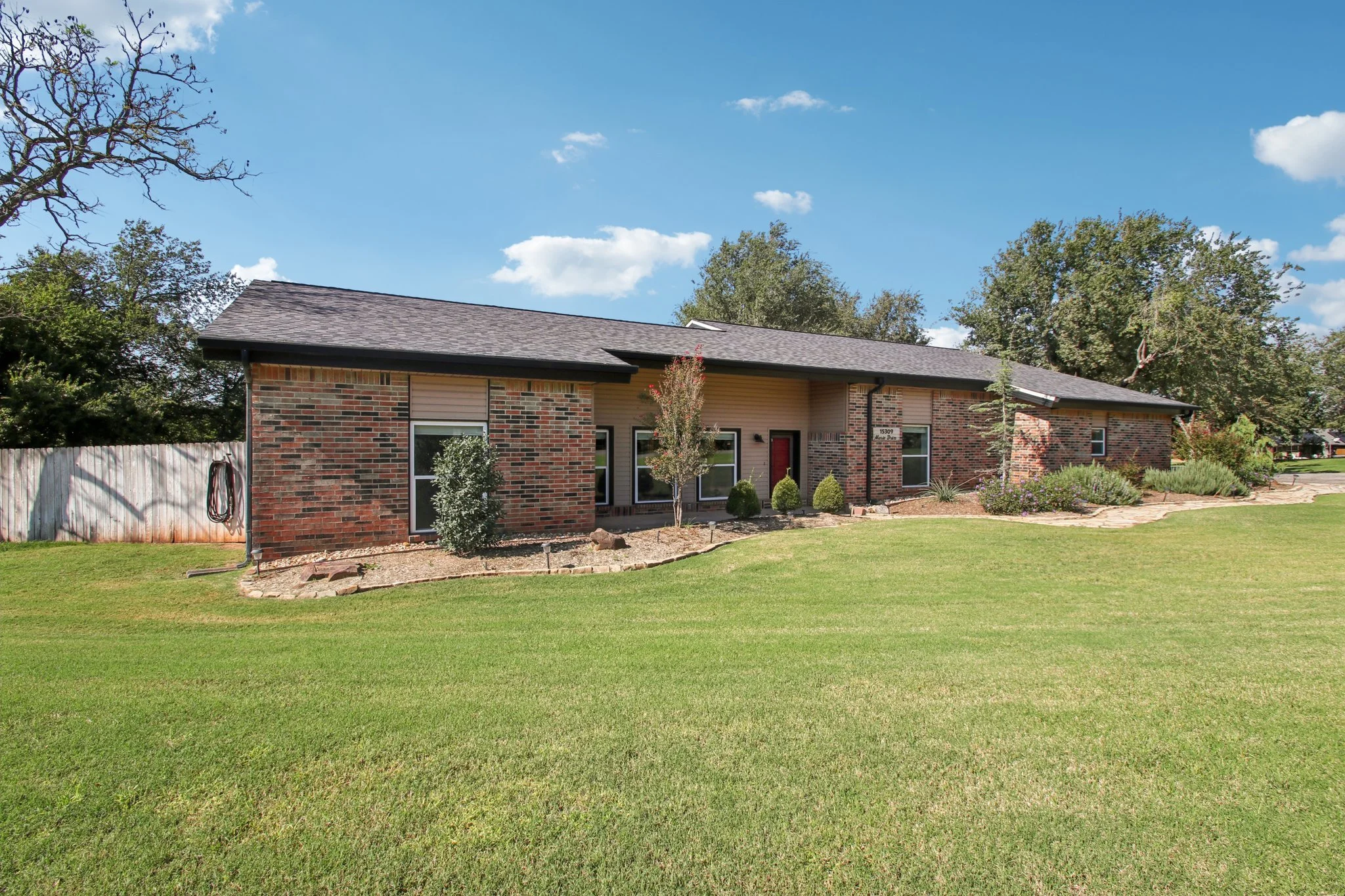 5-web-or-mls-Marie Dr-S0210-005.jpg