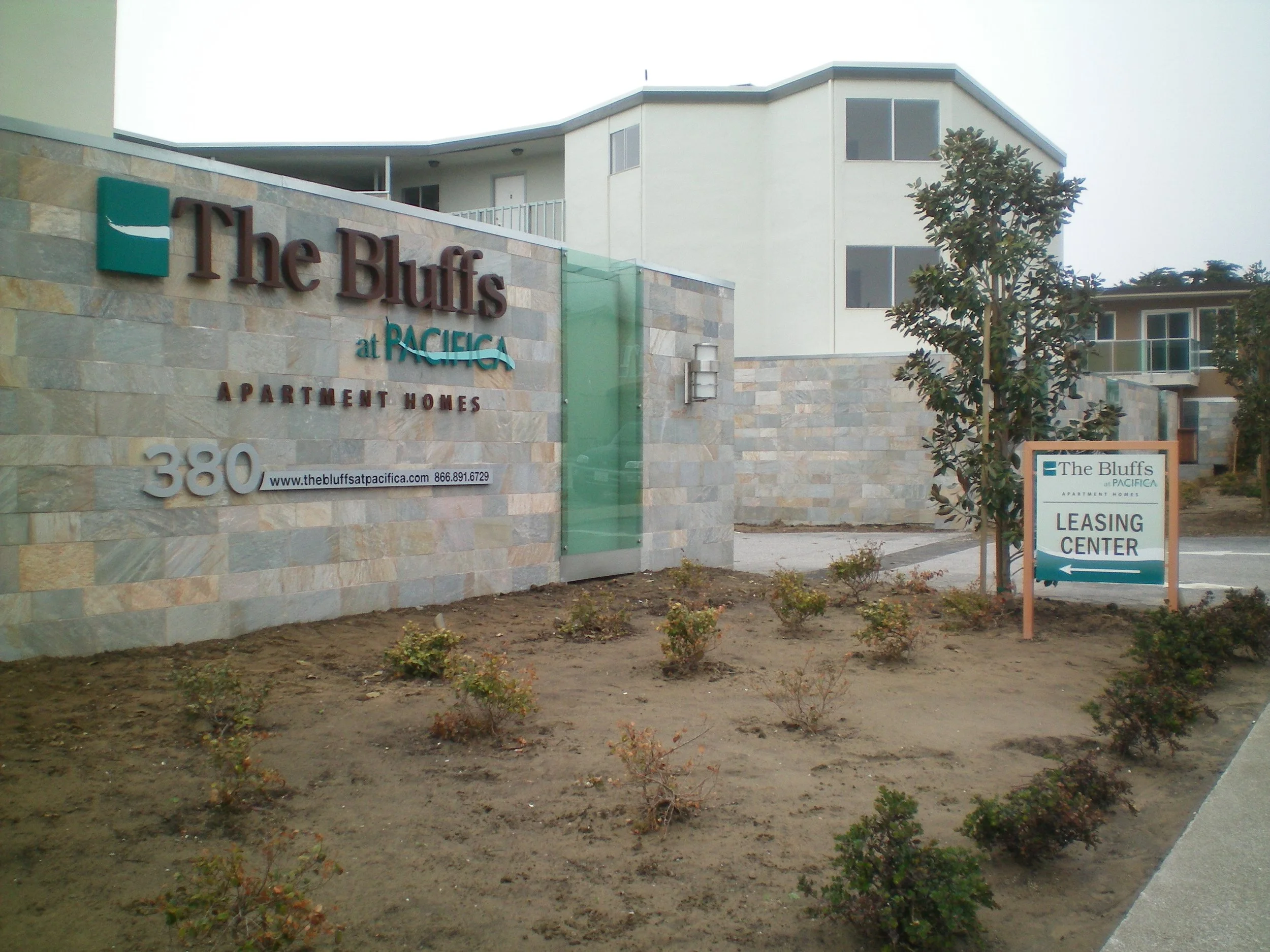 Copy of 3D letters-The Bluffs.JPG