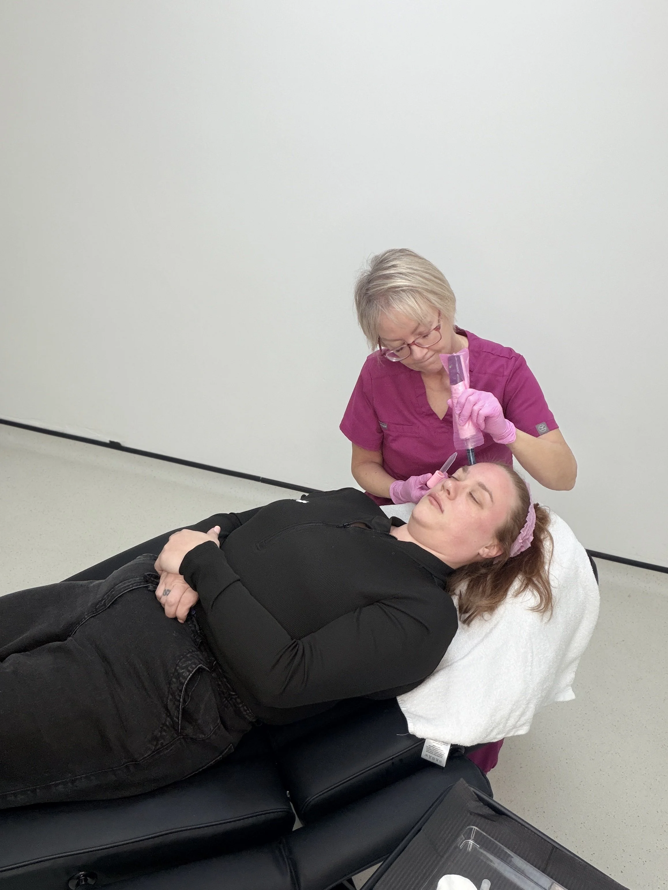 Sandra performing an injectable treatment in clinic