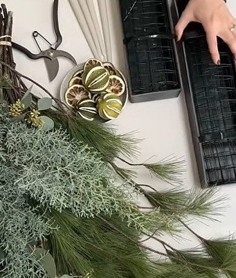 Christmas Centrepiece Sage green MAIN image 11.jpg