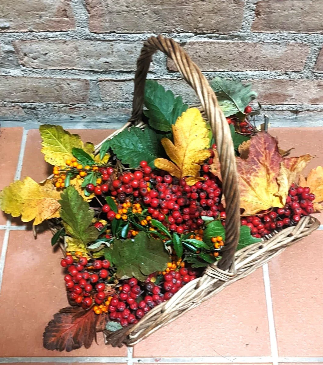 basket of berries & foliage.jpeg