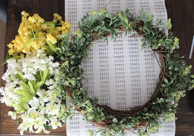 Easy-DIY-Spring-and-summer-wreath-11.jpg