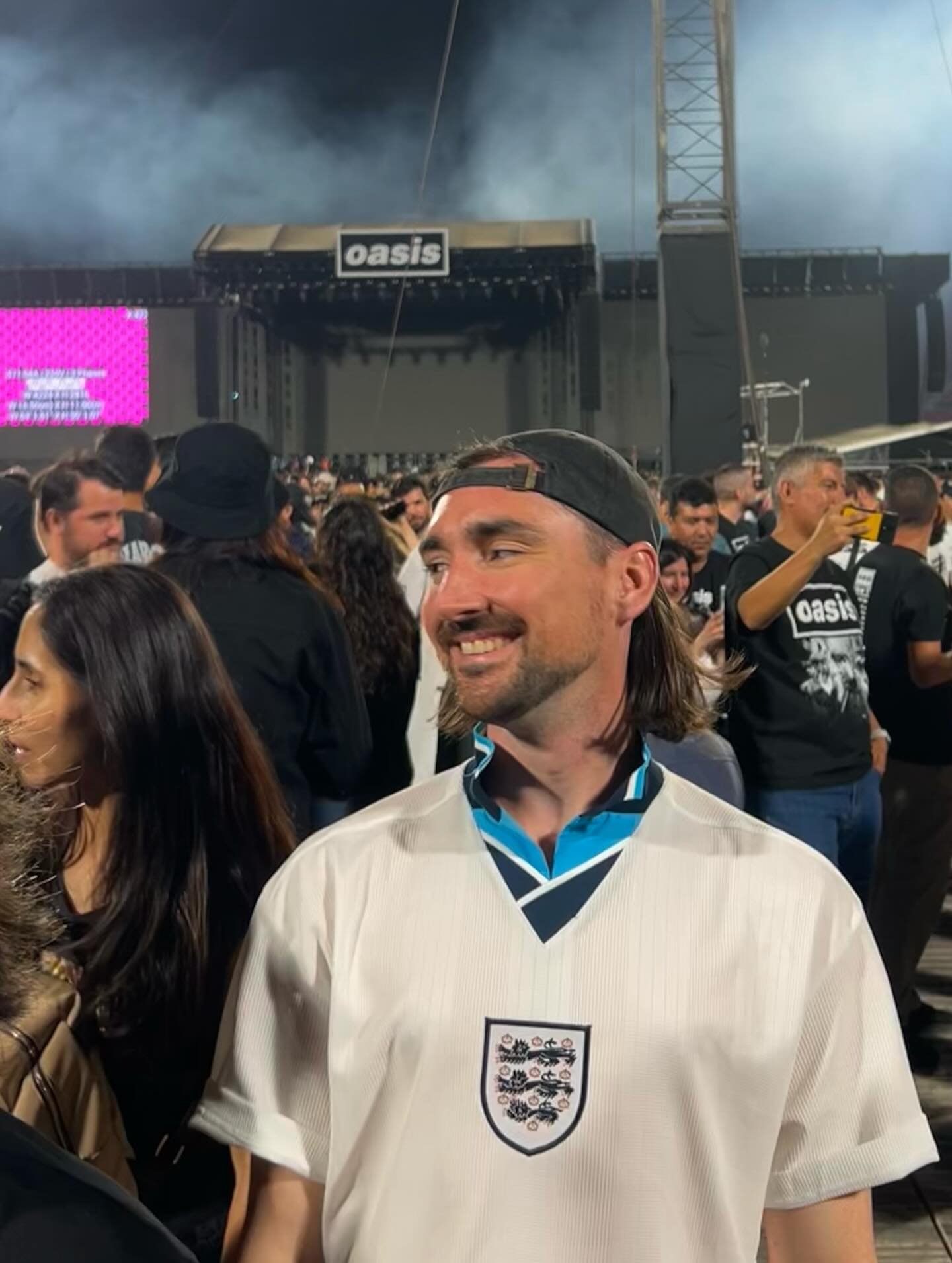 A night of British karaoke in Santiagowww, thanks @oasis