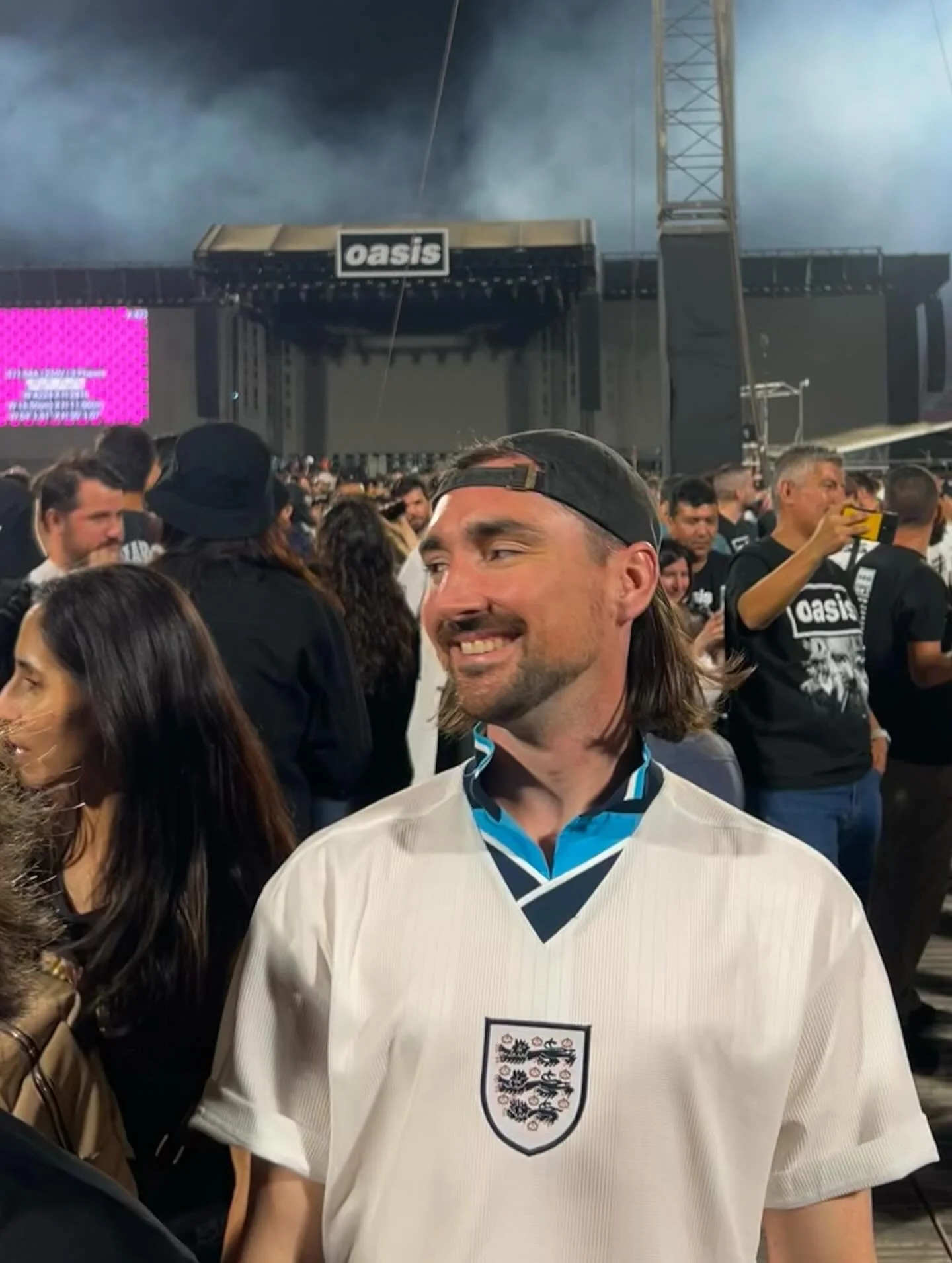 A night of British karaoke in Santiagowww, thanks @oasis