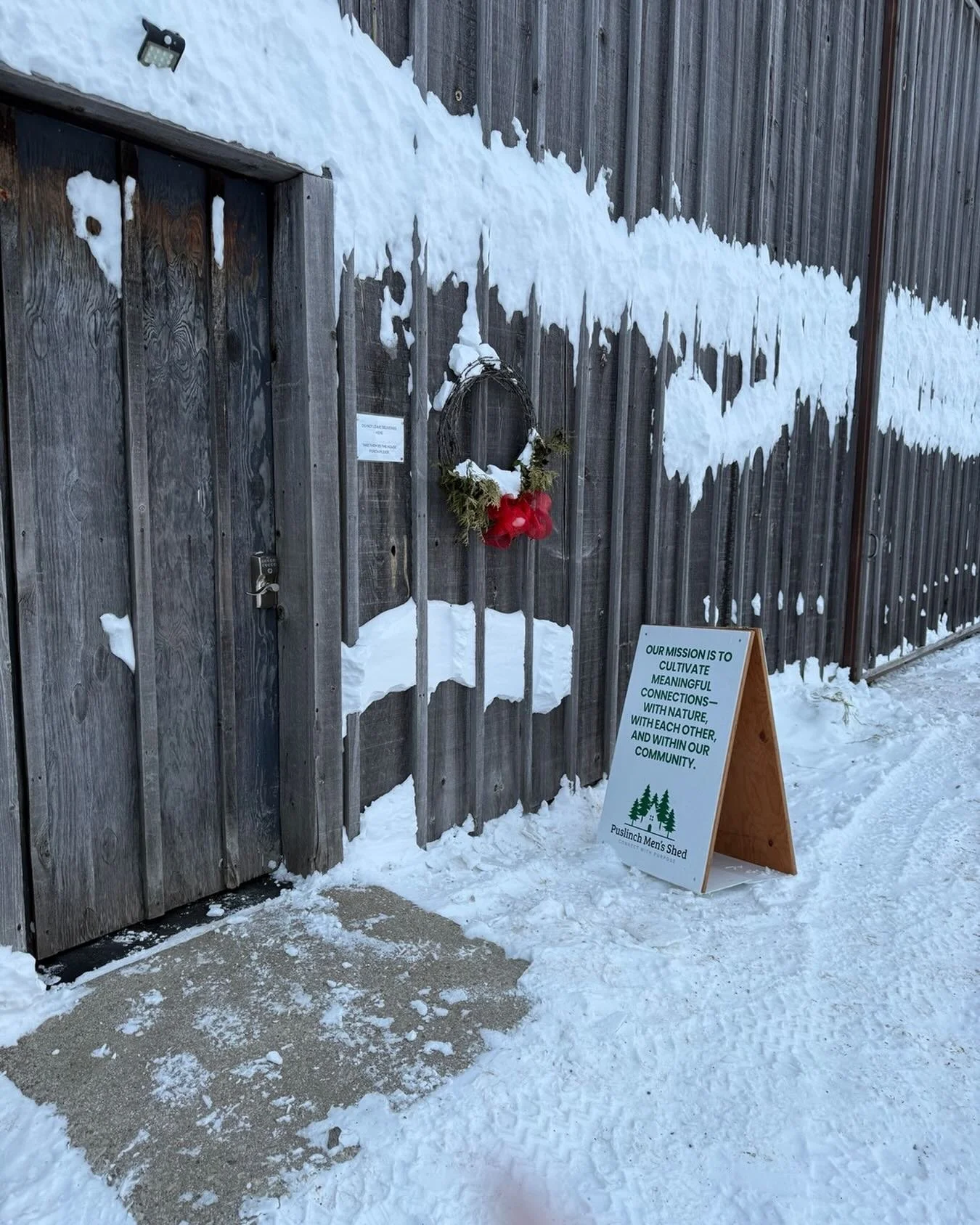 Someone was making snow art on the shed 😎