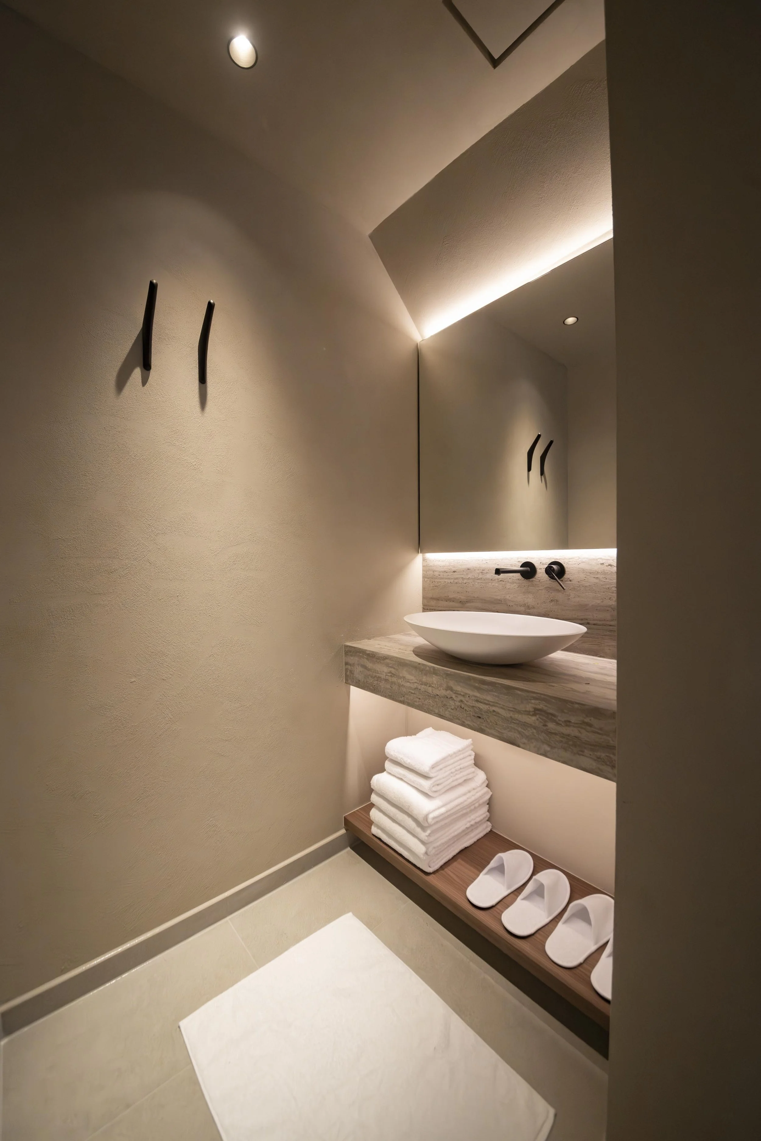 Suite 4.jpg