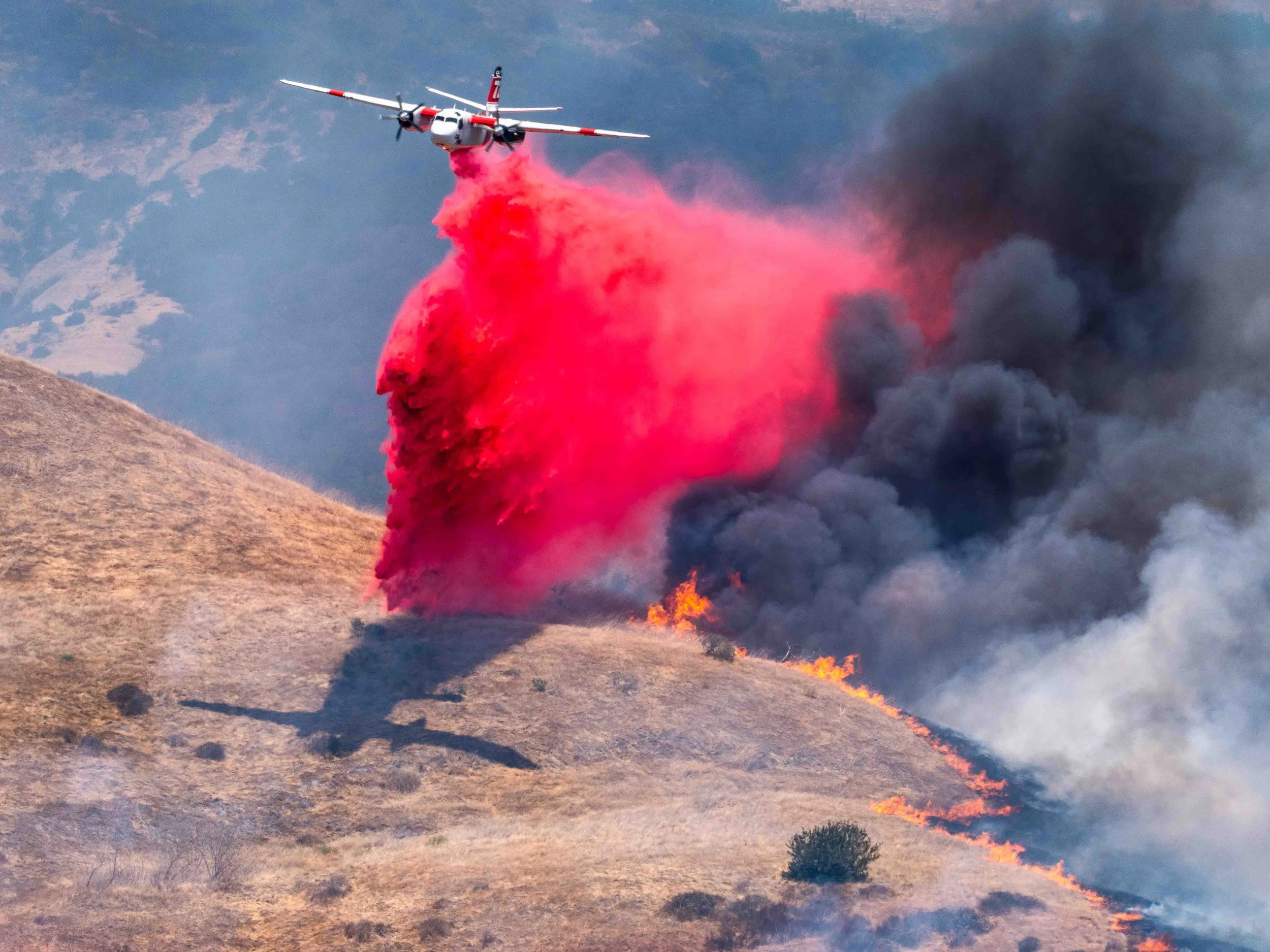 80-acre brush fire in Sorrento Valley prompts multiple evacuations