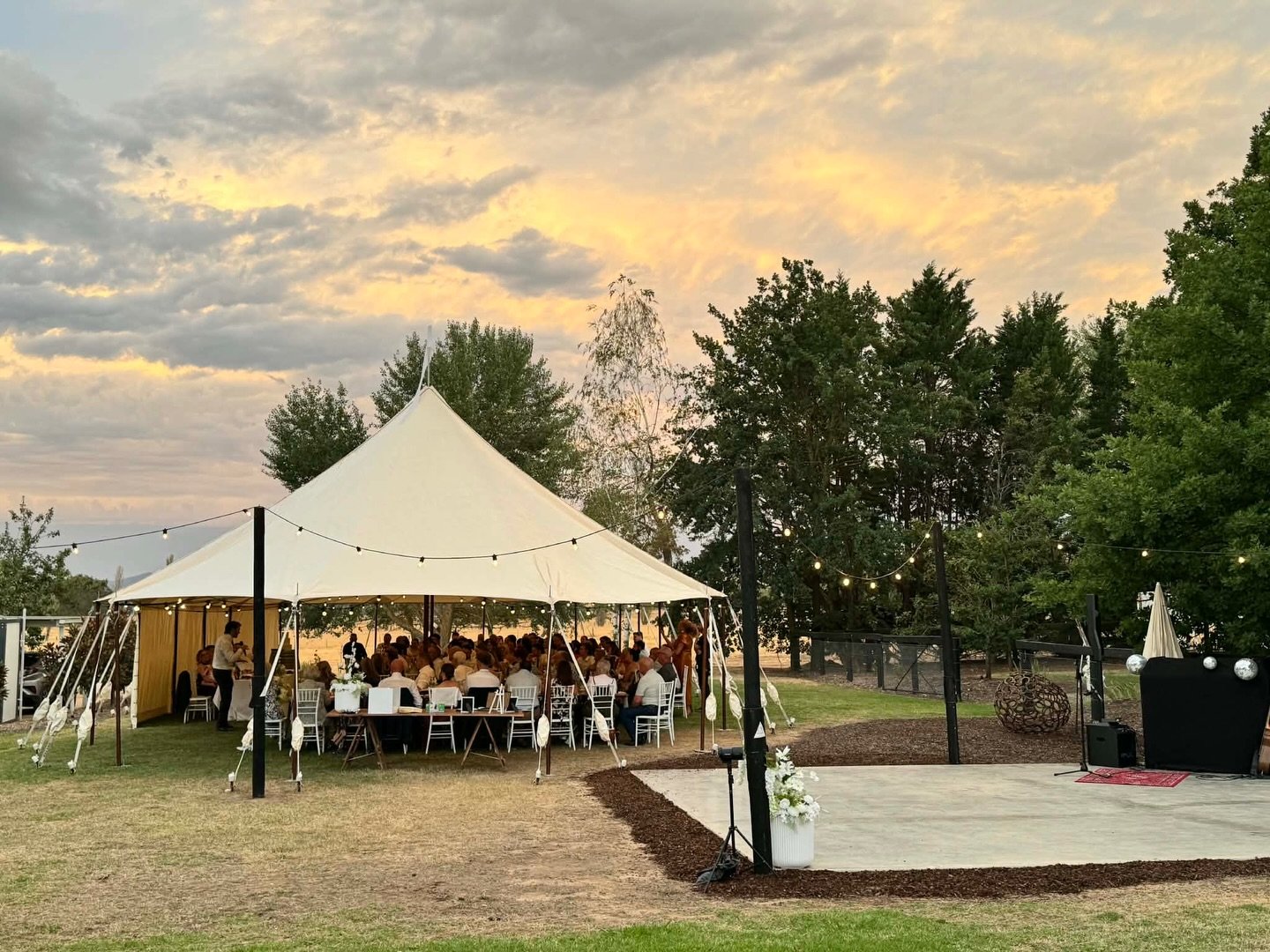 Sunset dinners 🌅 ✨

#StirlingHomestead#VICWeddingVenues#GardenWedding