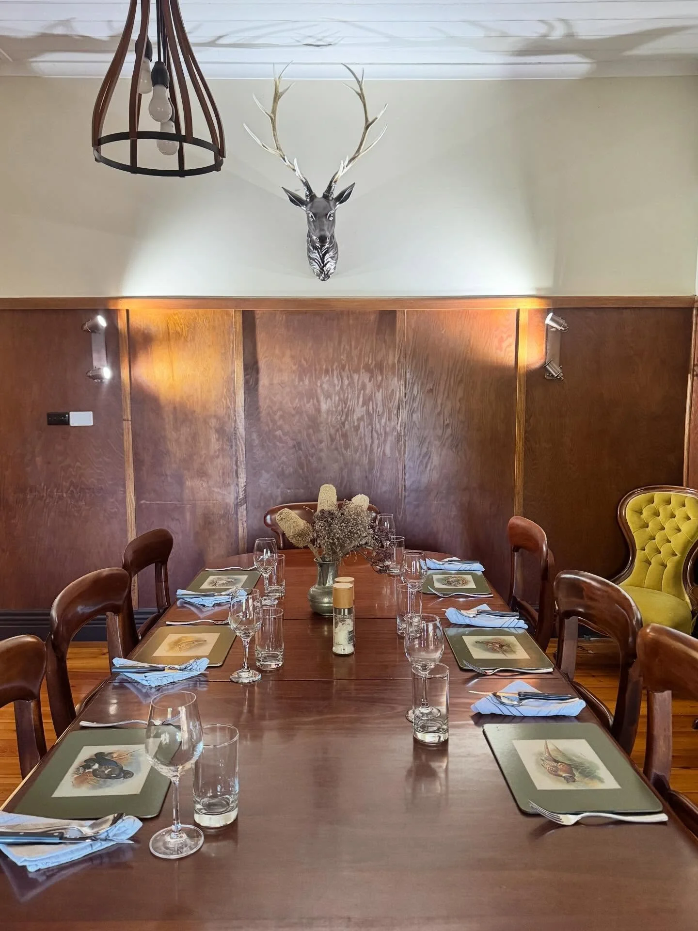 Dinner for 6 in our beautiful Stirling Homestead ❤️ #homesteadlife #highcountryaccommodation #mansfieldmtbuller #australianhomestead