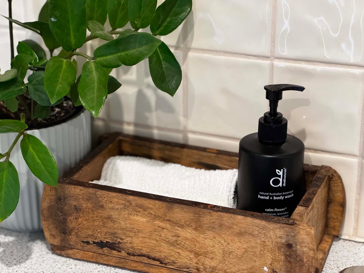 Stocking up the bathrooms with local business @dindinaturals ~ smells divine! 

Adding quality, bespoke touches that make every guests&rsquo; experience a little more special ✨ 

#StirlingHomestead#StayInMansfield#UniqueStays
#CountryEscape #SupportL