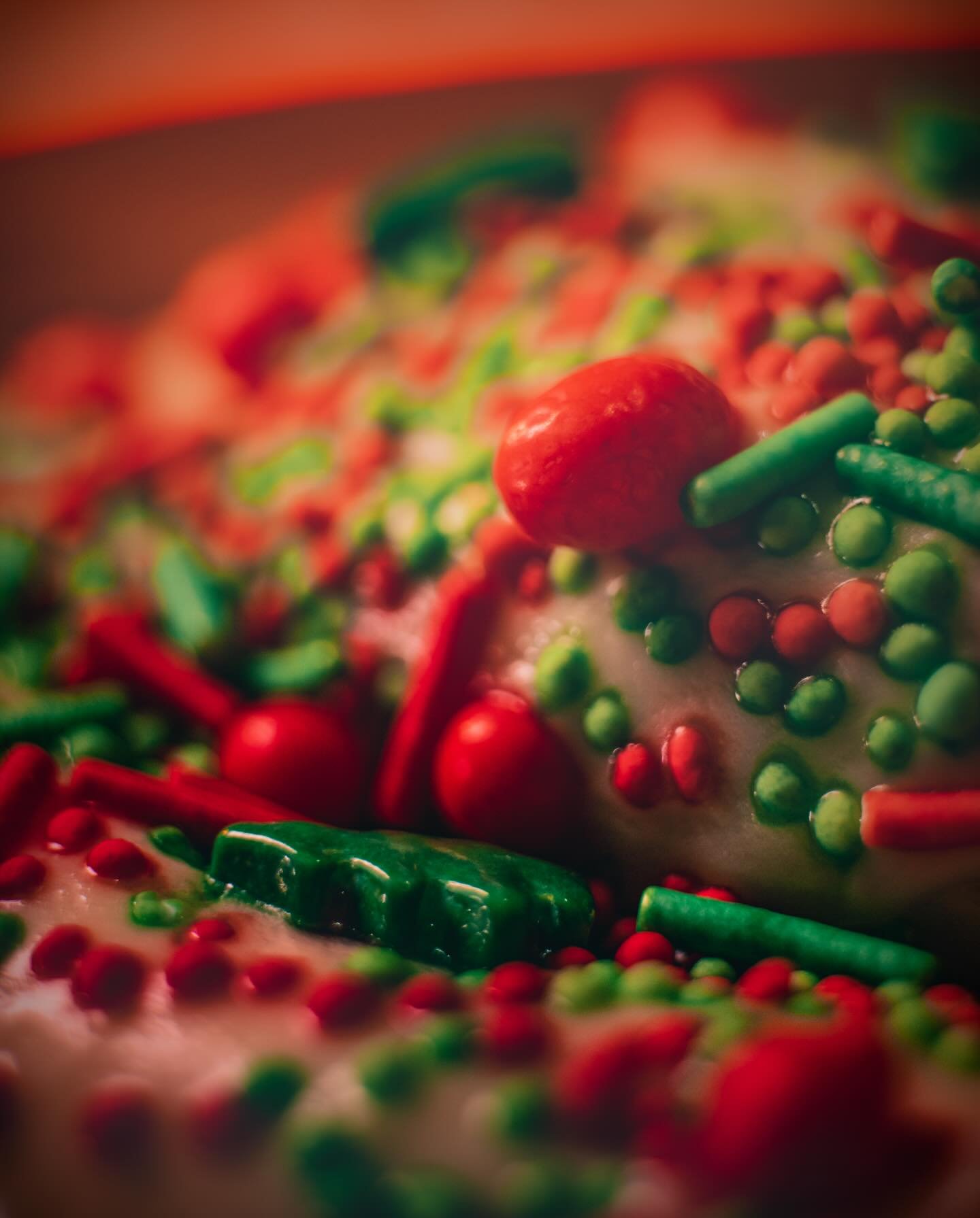 Big day tomorrow! 🎄✨ We&rsquo;re launching two brand-new Christmas flavors, and here&rsquo;s a tiny sneak peek&hellip; 😉
Stay tuned, because they&rsquo;ll be available in the shop starting tomorrow &ndash; super festive, extra soft, and we&rsquo;re