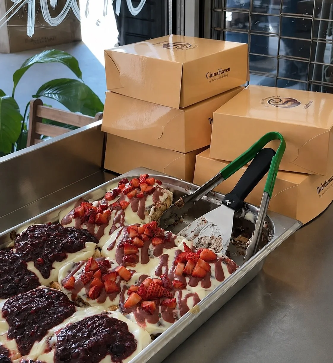 Fresh cinnamon rolls, every single day. 🍓☀️

Strawberry season just makes them even sweeter. Soft, warm rolls loaded with fresh berries and summer vibes in every bite

#cinnahaven #cinnamonroll #budapest #whattoeatinbudapest