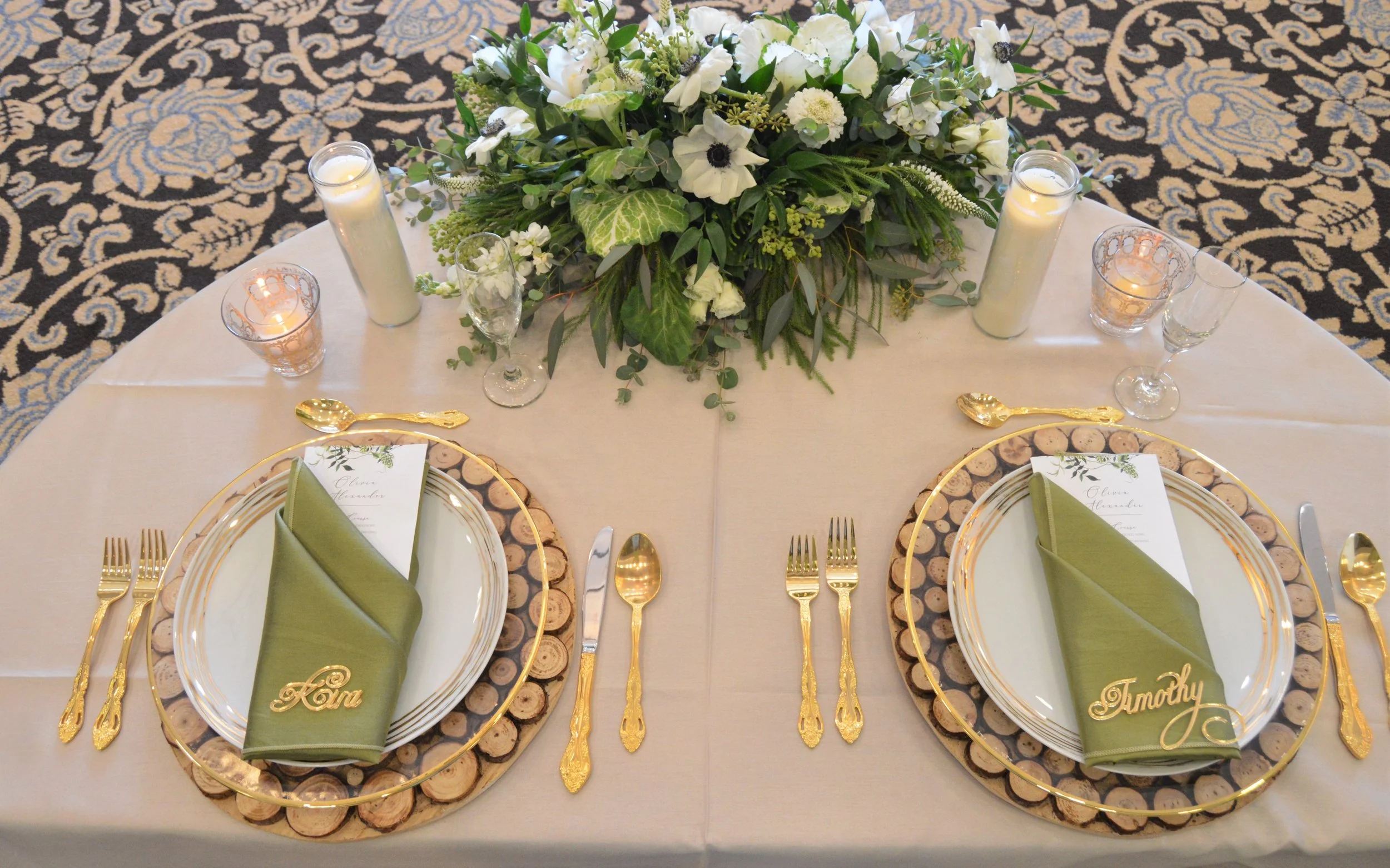 Fancy table setting with green napkins.jpg