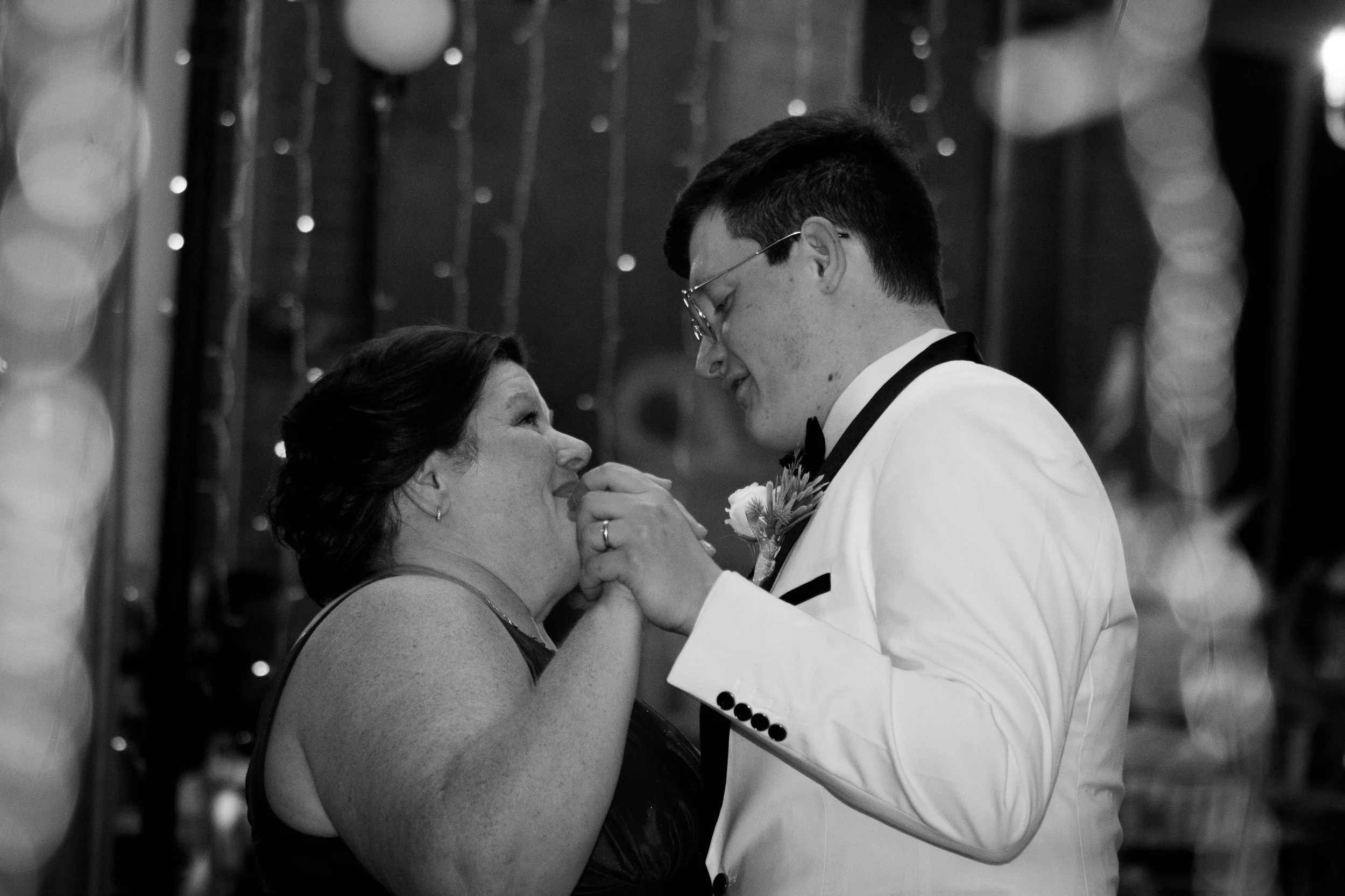 Toth Wedding black and white (34 of 53).jpg