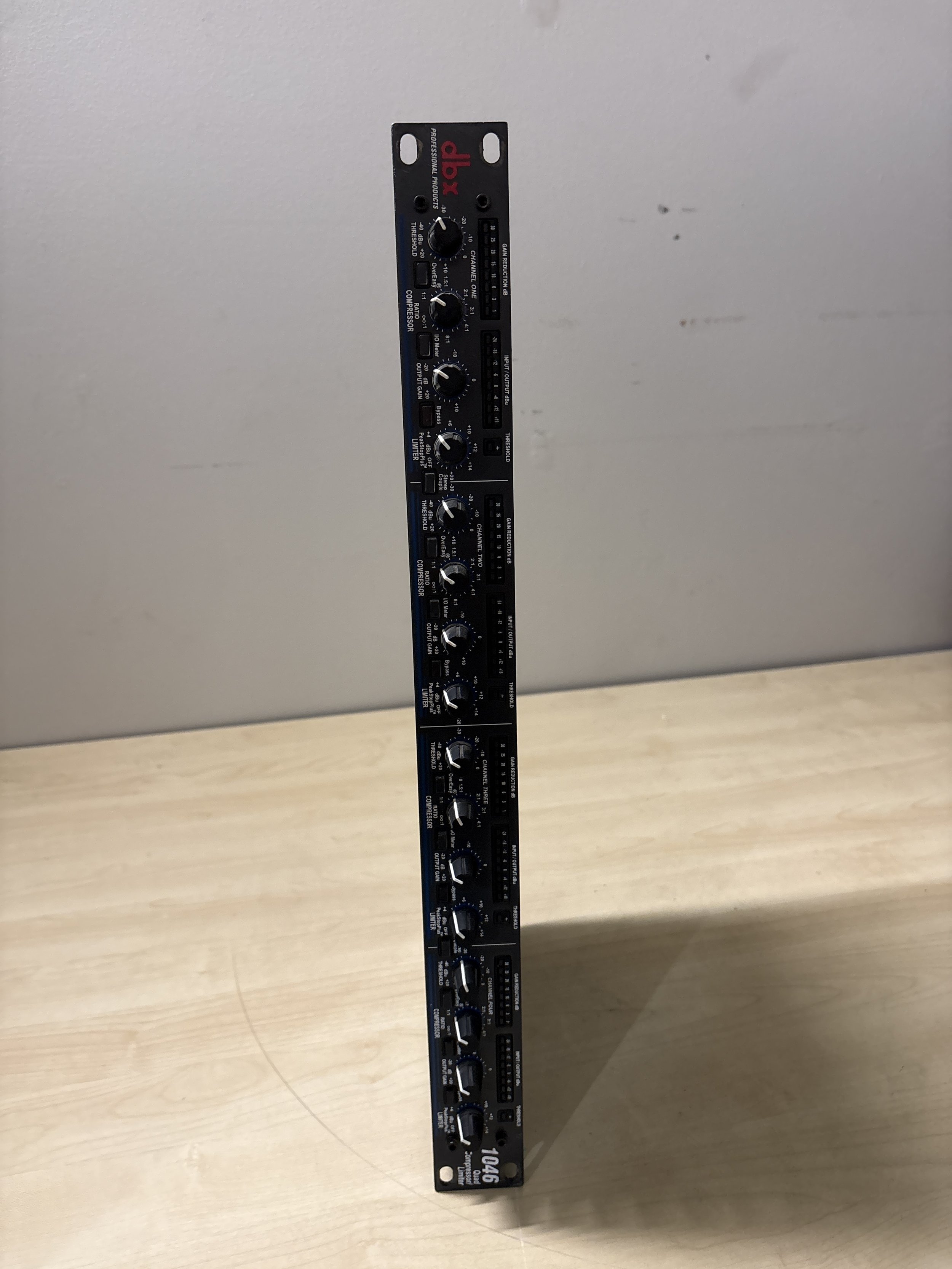 DBX 1046 Quad Compressor/Limiter