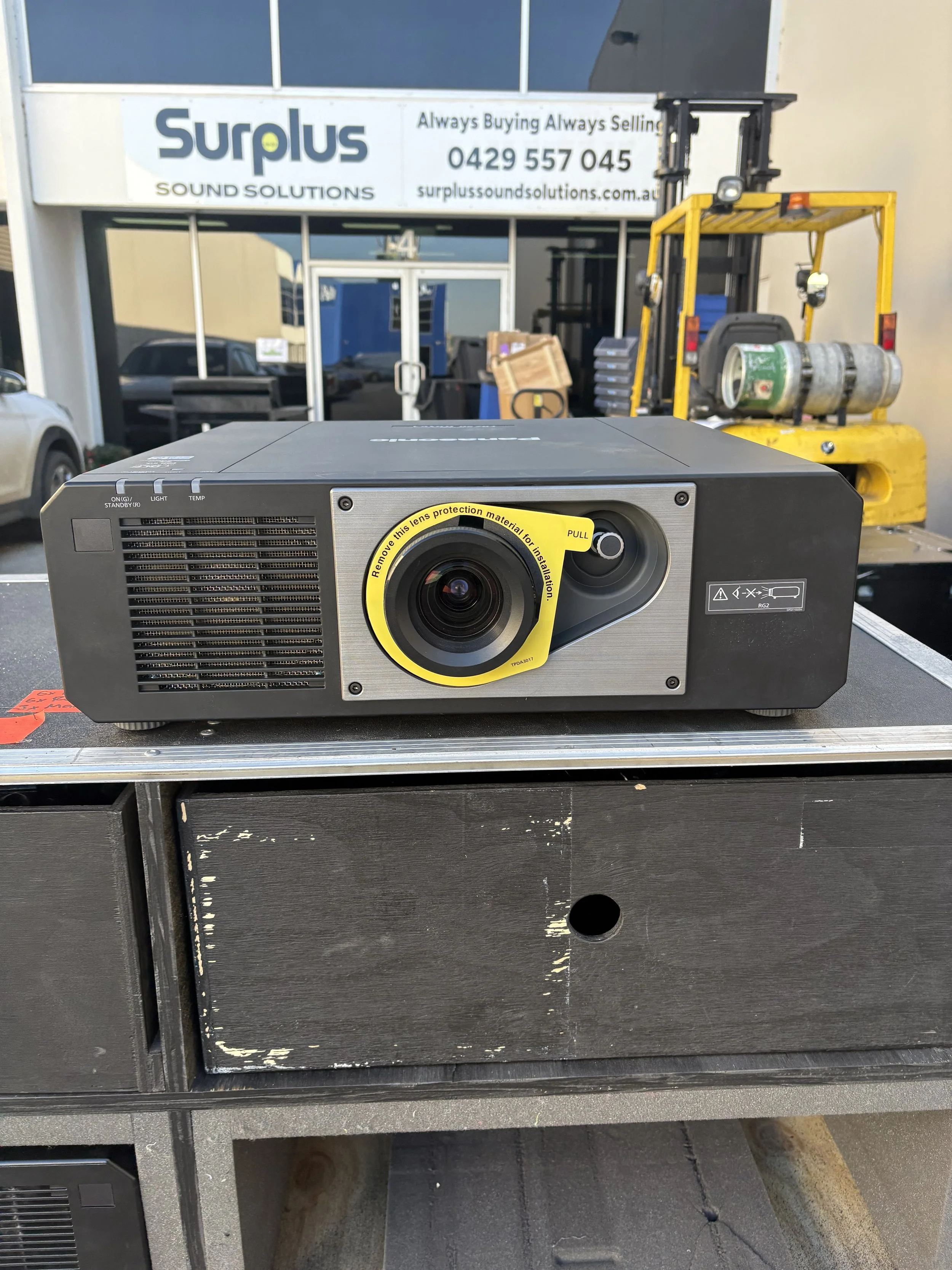 Panasonic  RZ570  5000 Lumen Laser Projector Touring Kit  of 6 Includes Case