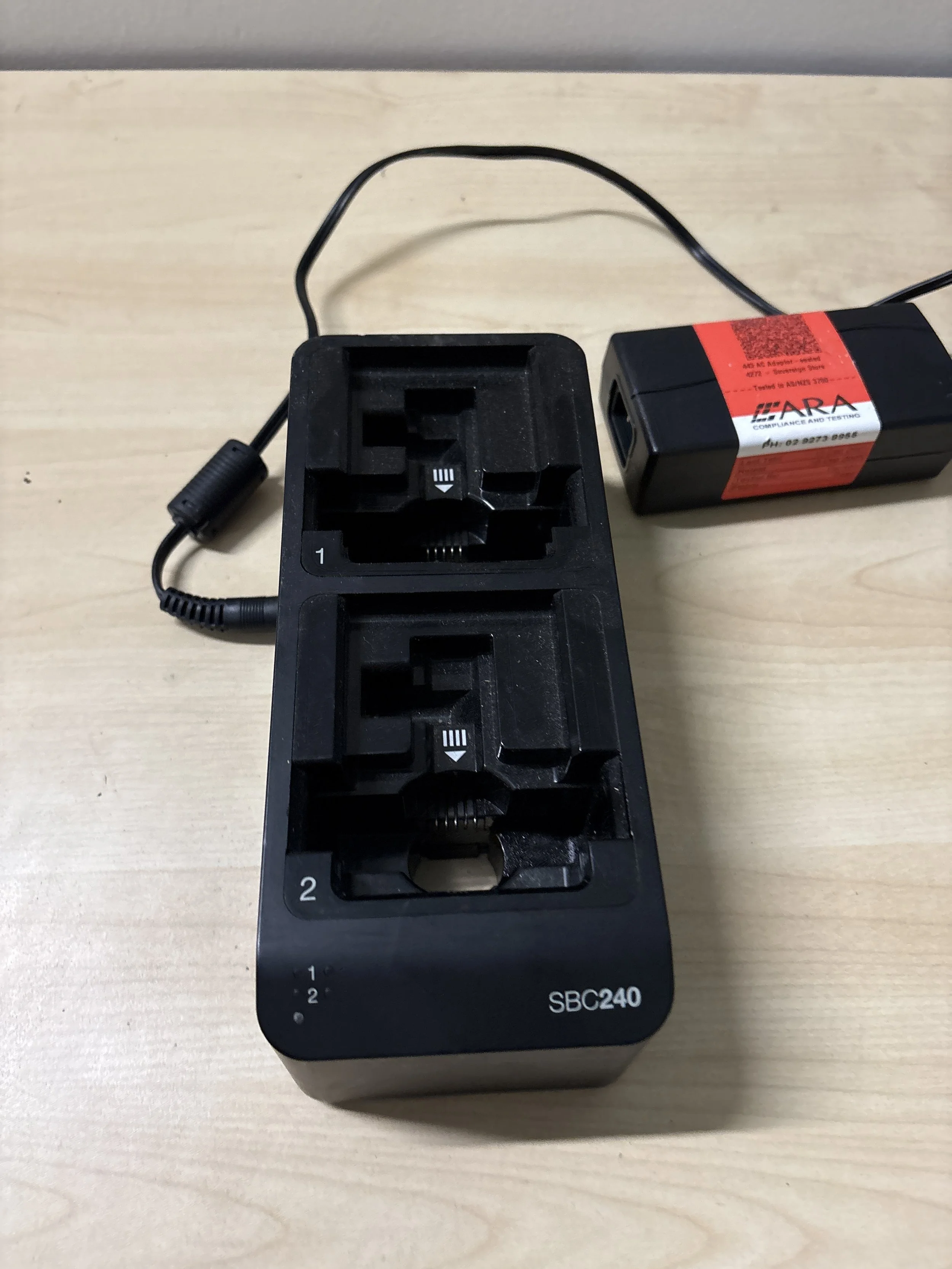Shure Axient 2-Bay Networked Docking Charger SBC240  Axient untested