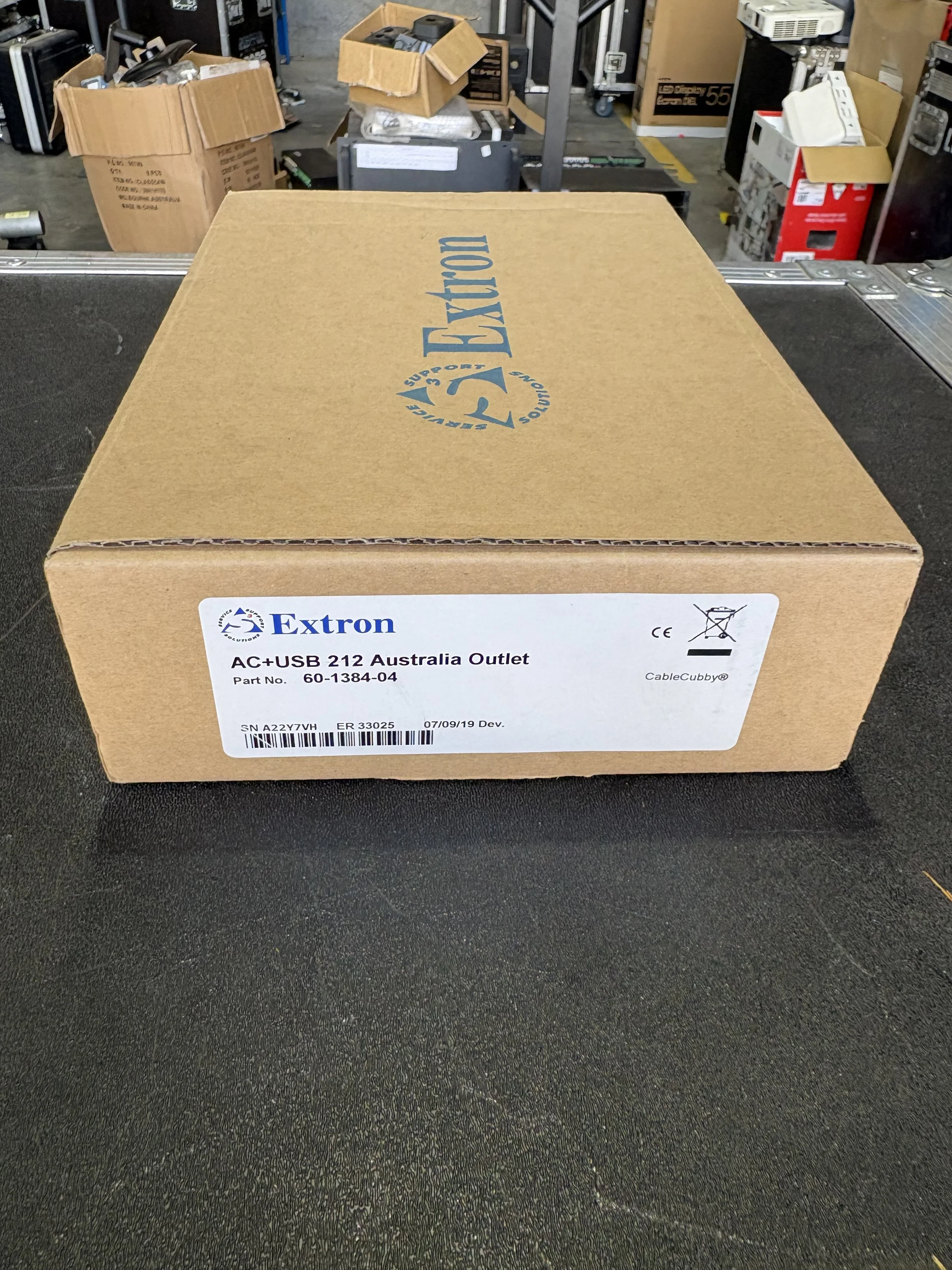 Extron AC+USB 212 AUS Australia (1) AC & (2) USB Outlets