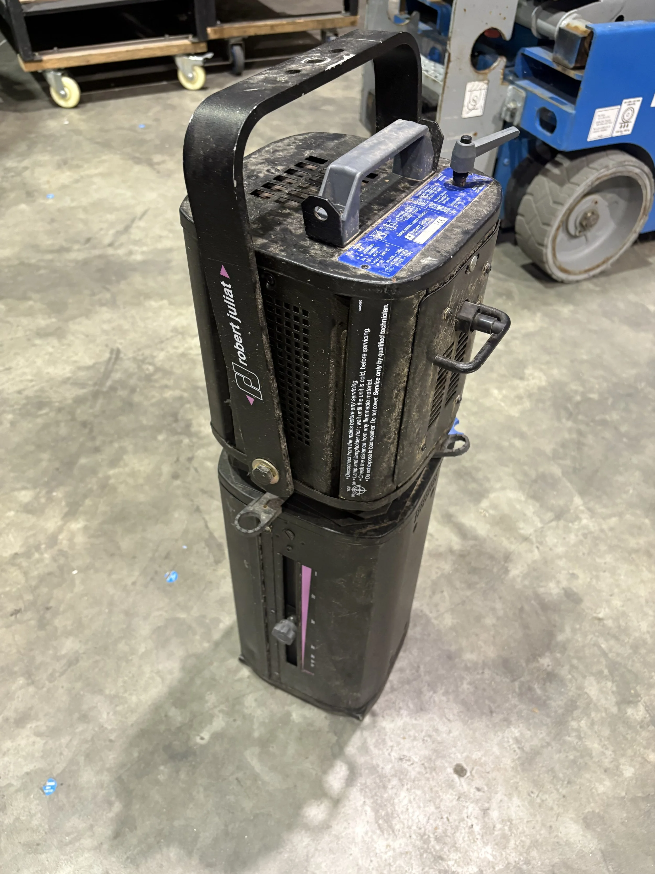 Robert  Juliat 600  Profile - Parts or Repair