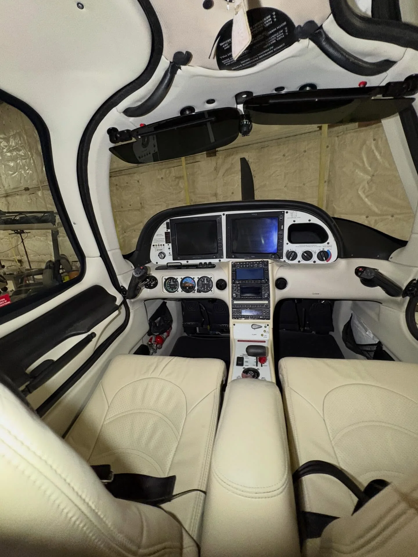 Some final detailing pictures of the Cirrus SR22!