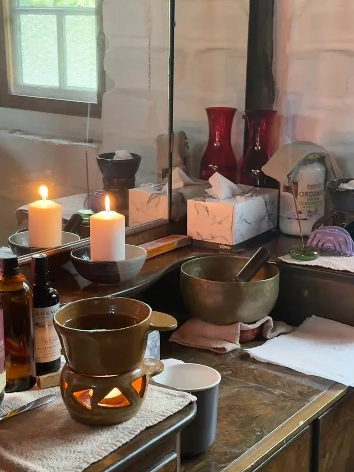 A special weekend connecting, deepening of the knowledge &amp; offering Abhyanga to 12 lovely beings. 

Always feeling on purpose &amp; living in my Dharma during these potent weekends of sharing this timeless practice of Abhyanga. 

Thank you for ha