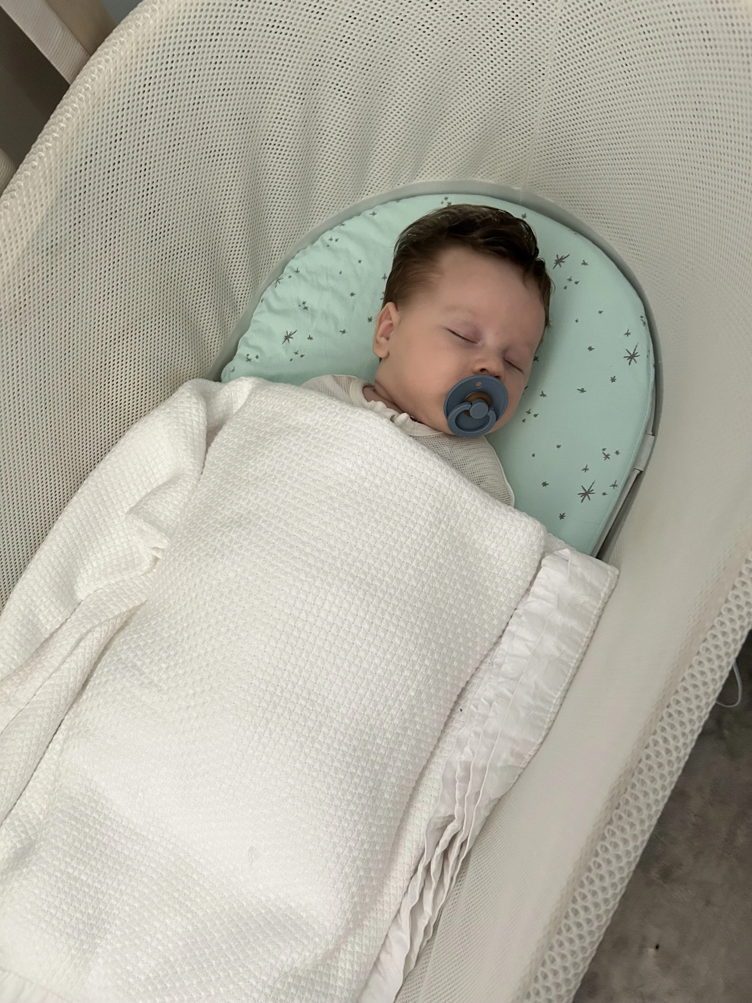 short term Snoo Bassinet rental Newcastle