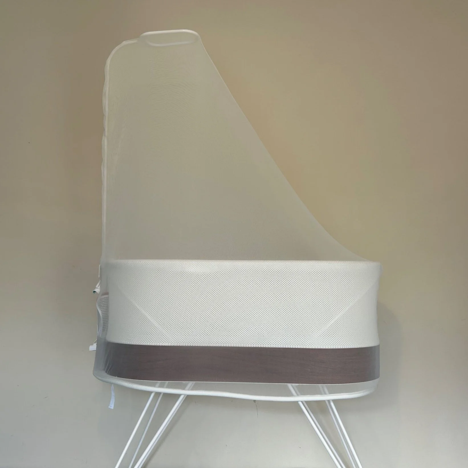 Snoo Bassinet with mosquito net