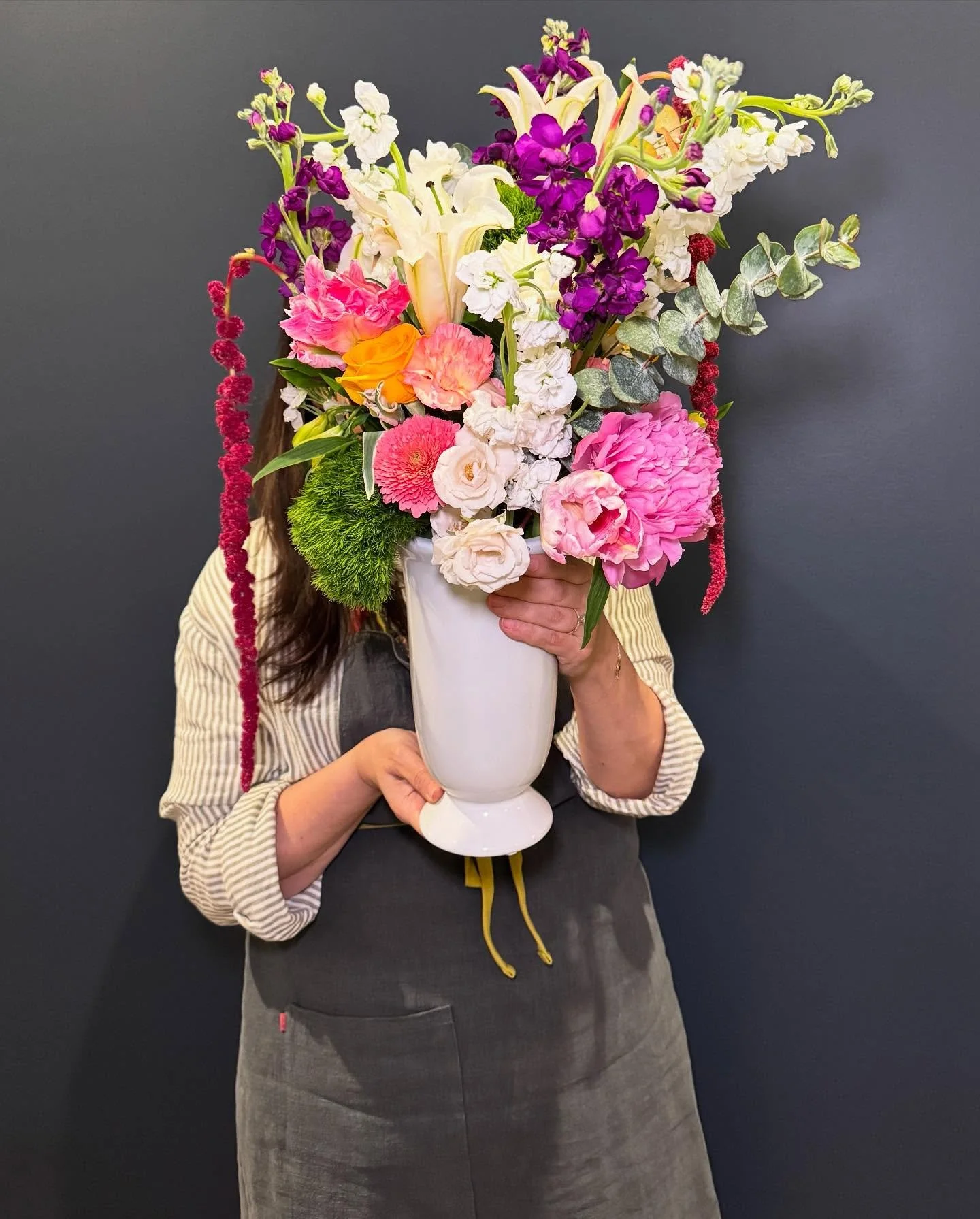 Our large floral arrangements are perfect for corporate spaces, subscriptions, or just because. Always customizable to match your style, mood, or message.

Designed with intention by The Sugar Stems.

#TheSugarStems #CorporateFlorals #CustomArrangeme