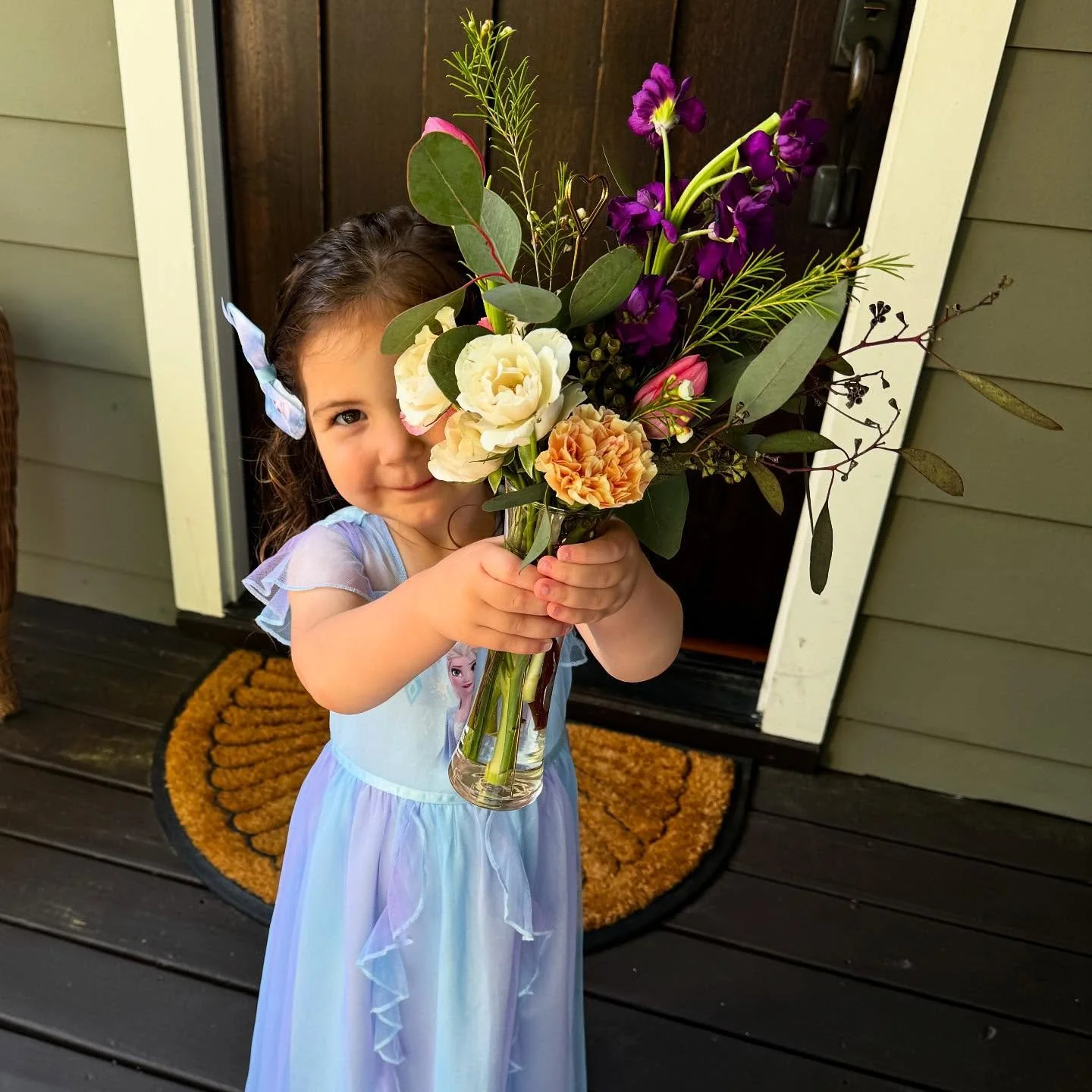 &ldquo;They&rsquo;re mine?! I love them!&rdquo;
That smile is why we do what we do.
 
#TheSugarStems #FlowerDelivery #LuxuryFlorals #CharlotteFlorist #MomentsThatBloom