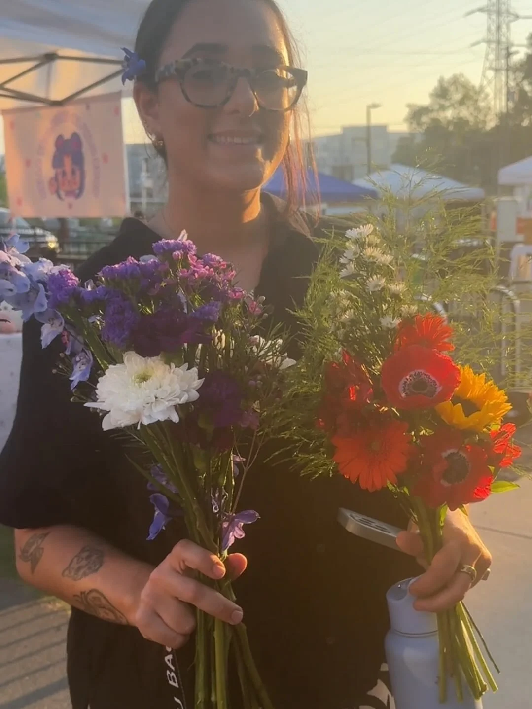 Our first Bloom Bar weekend was a total hit! 🌸✨ We kicked things off at Urban District Market for #FinallyFridays and popped up at @divinebarrelclt met amazing humans, adorable pups, and sold a ton of flowers 💐💥

From build-your-own bouquets to cu