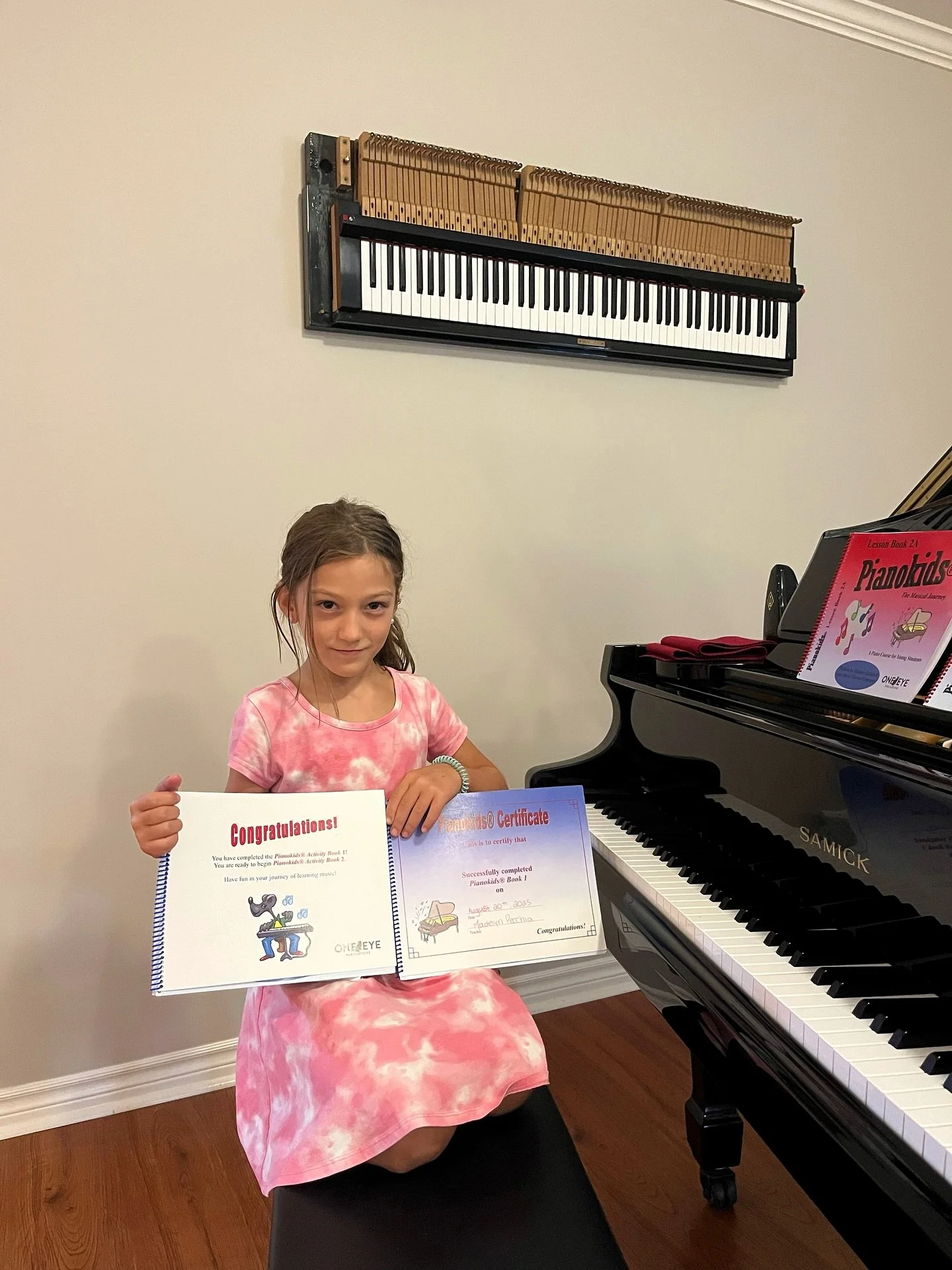 Huge congrats to Sierra for finishing Level 1! So proud of all of your progress and dedication so far! Keep up the amazing work! ⭐️🎹🎉
#pianolessons #pianoteachers #youngmusician #musiceducation #learnpiano #pianostudents #pianoplayer #musicislife