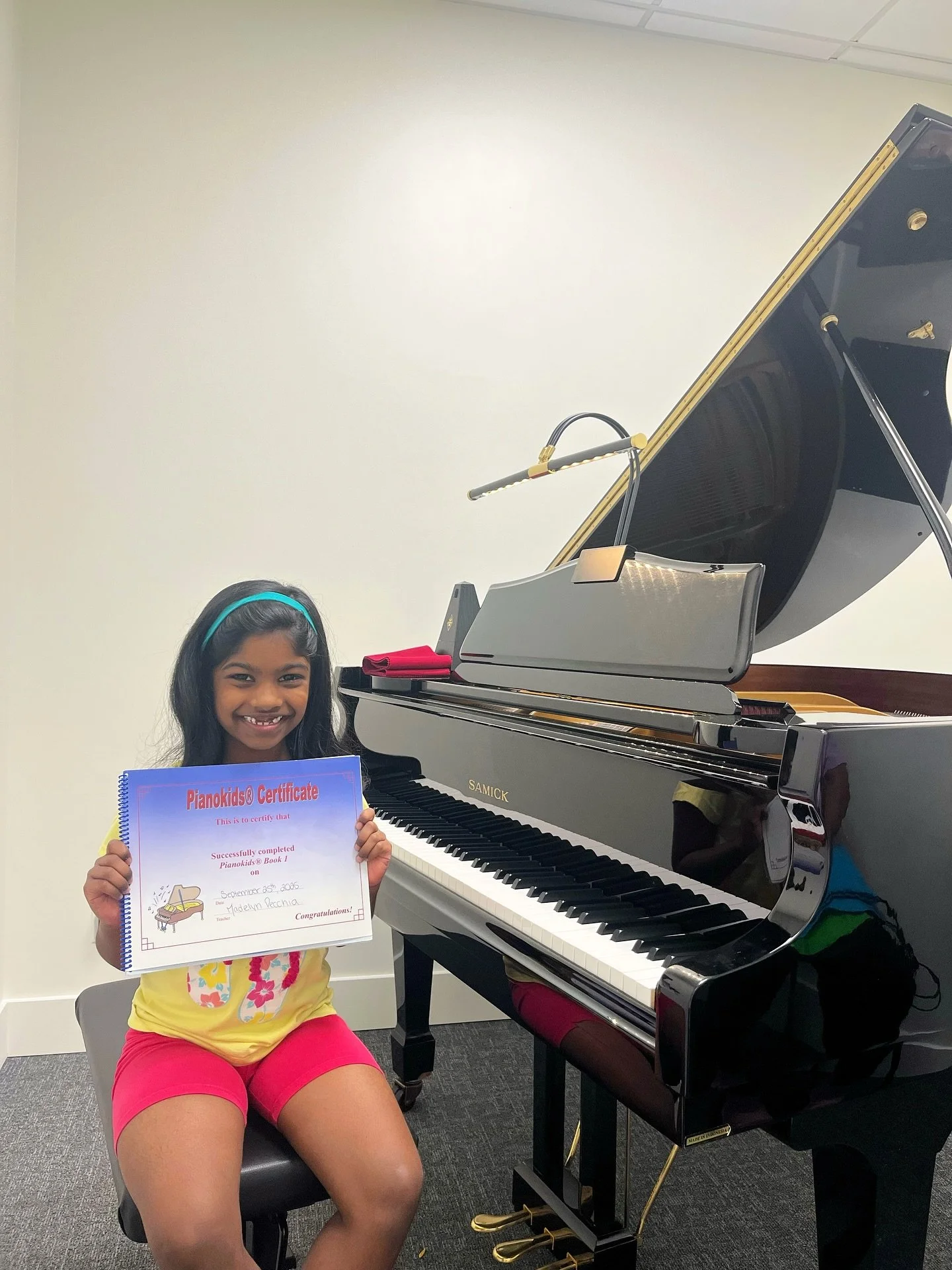Huge congrats to Rhea for completing Level 1!! 🎉 So proud of your commitment and dedication so far! Keep up the fantastic work! 🎶👏

#tinyfingersmusic #piano #pianist #pianoteacher #pianolessons #guitar #guitarteacher #guitarlessons #violin #violin